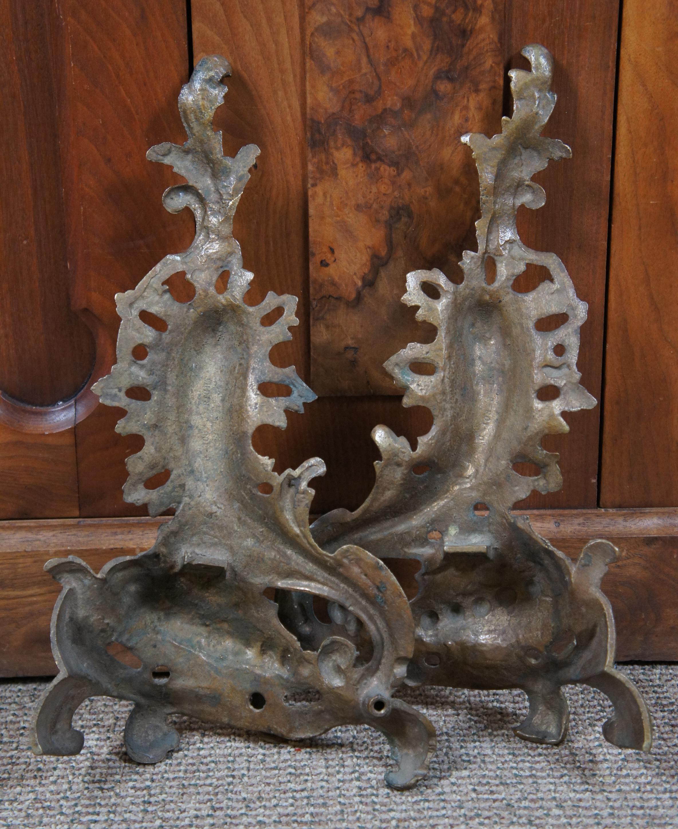 XIXe siècle Pare-étincelles en bronze ancien de style baroque français Rococo en forme de cœur de cheminée en vente