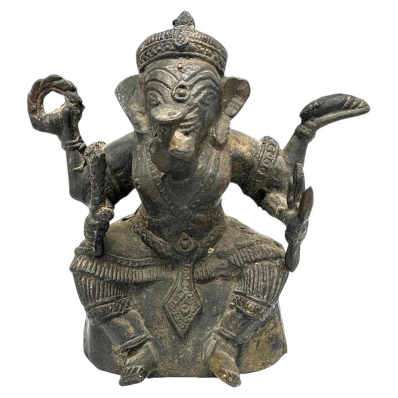 Escultura de Bronce Antiguo Ganesha Meditación Sentado Cuatro Manos Ganapati Hindú en venta