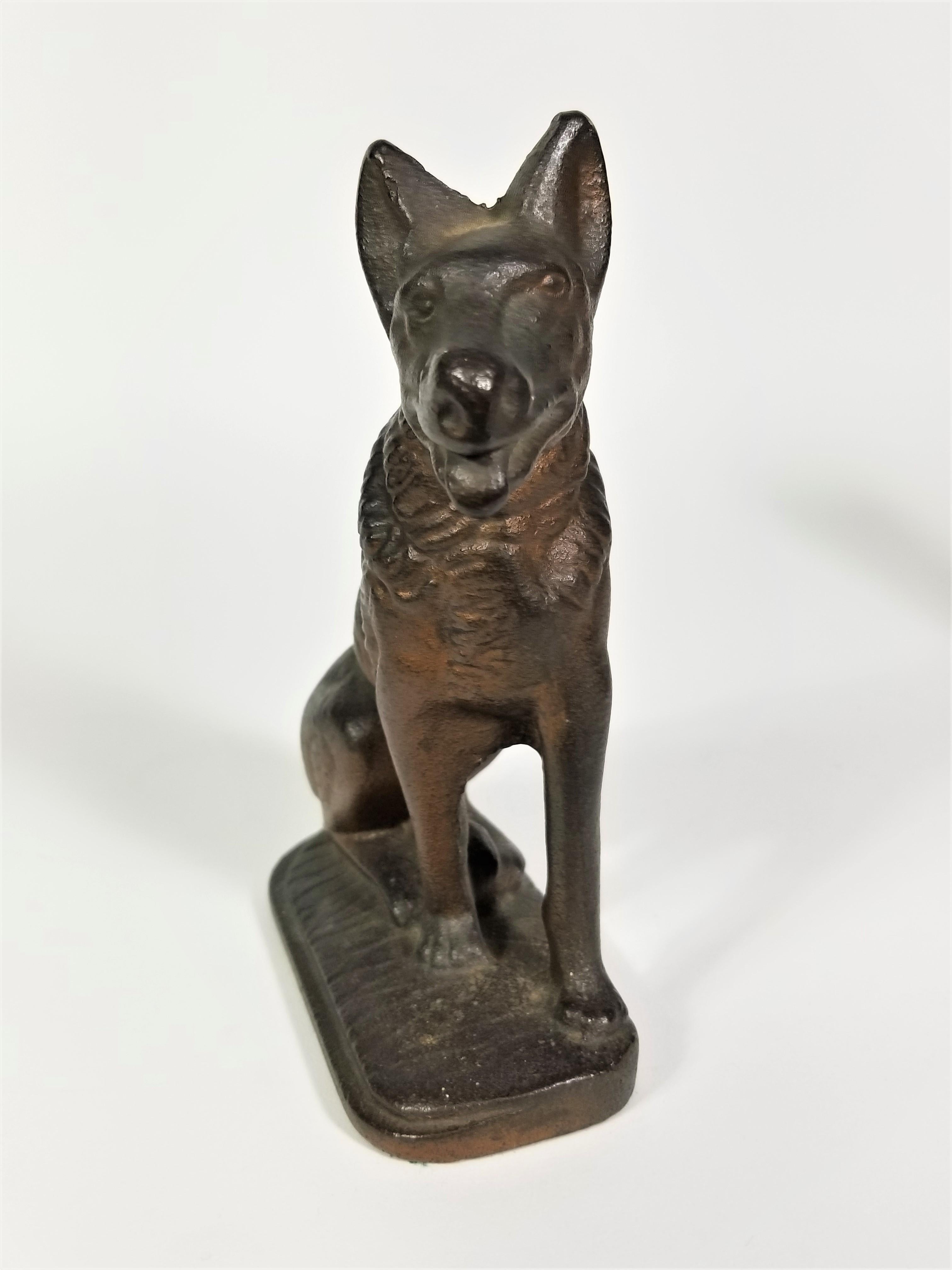 Serre-livres allemands Shepard en bronze antique en vente 8