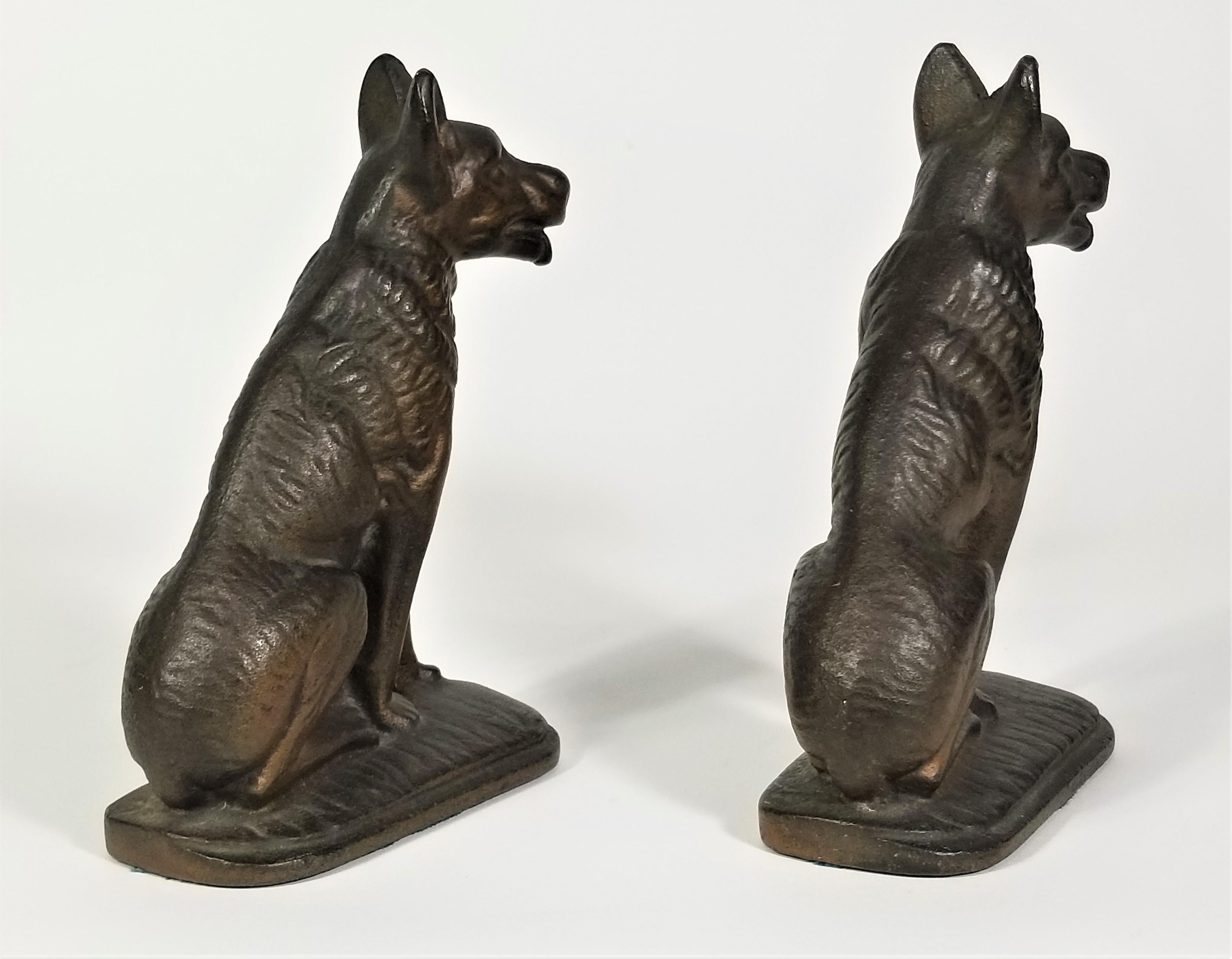 20ième siècle Serre-livres allemands Shepard en bronze antique en vente