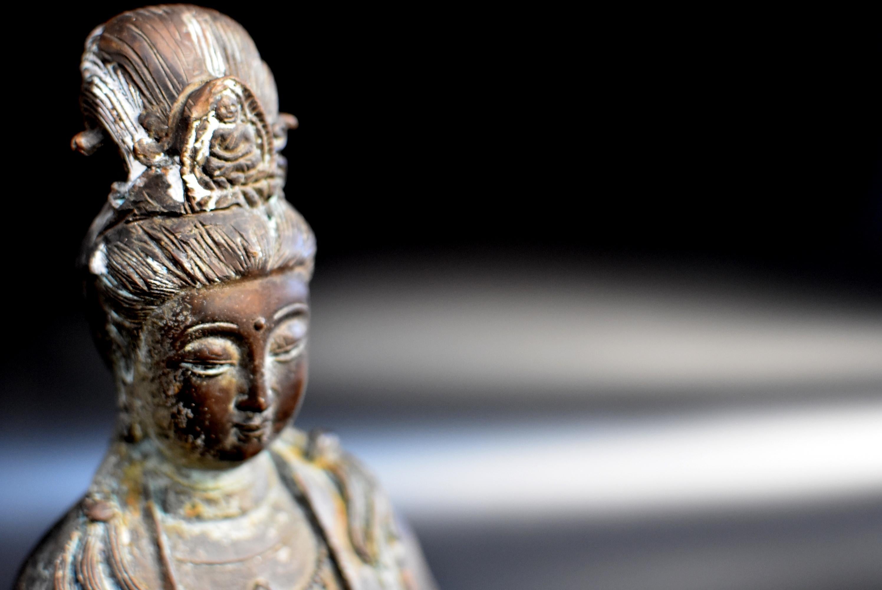 Antique Bronze Guan Yin Buddha Statue on Foo Dog 2