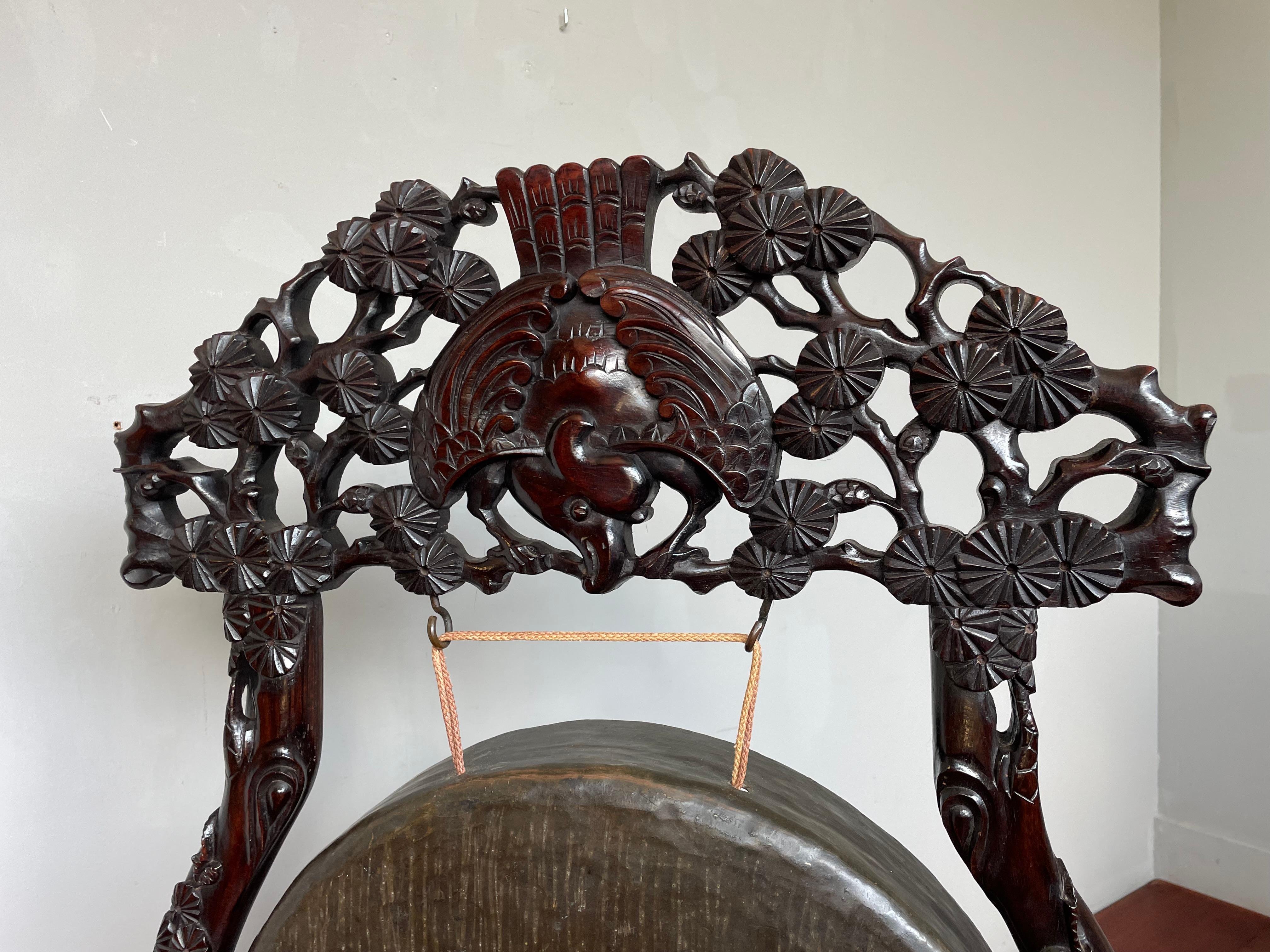 Antique Bronze & Hand Carved Wood Chinese Floor or Table Gong w. Bird Sculpture  In Excellent Condition For Sale In Lisse, NL
