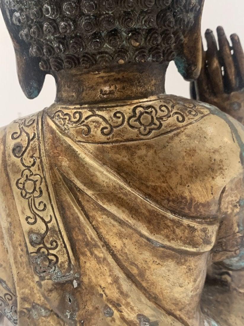 Antike hinduistische Buddah-Skulptur aus Bronze.

Das Stück ist aus Bronze, in einigen Bereichen zeigt Grünspan Patina.

Abmessungen:
14.25 Zoll hoch x 10 Zoll breit x 7 Zoll tief.
