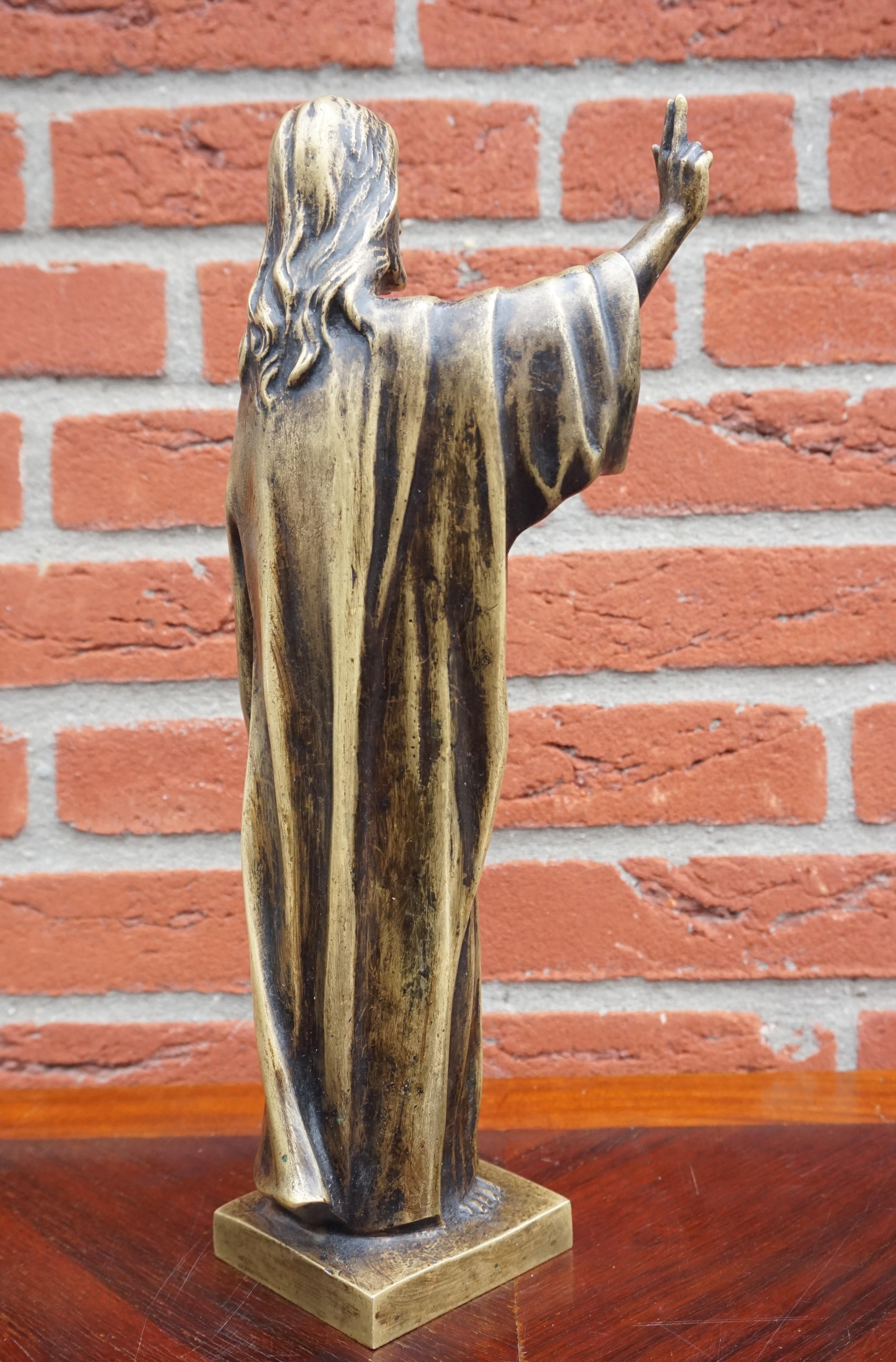 Sculpture / Statuette du Christ tenant un sceptre en bronze ancien 2