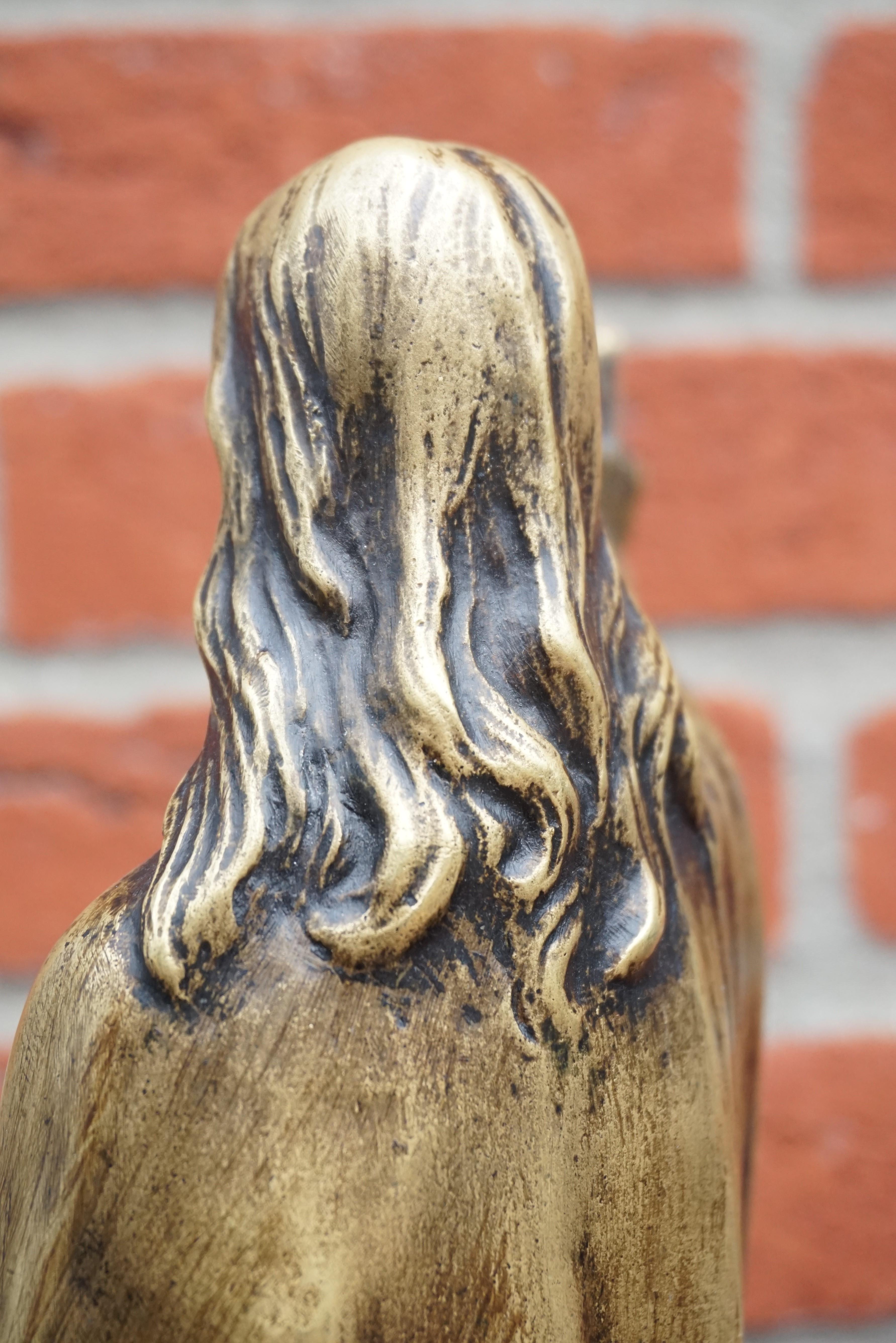 Sculpture / Statuette du Christ tenant un sceptre en bronze ancien en vente 4