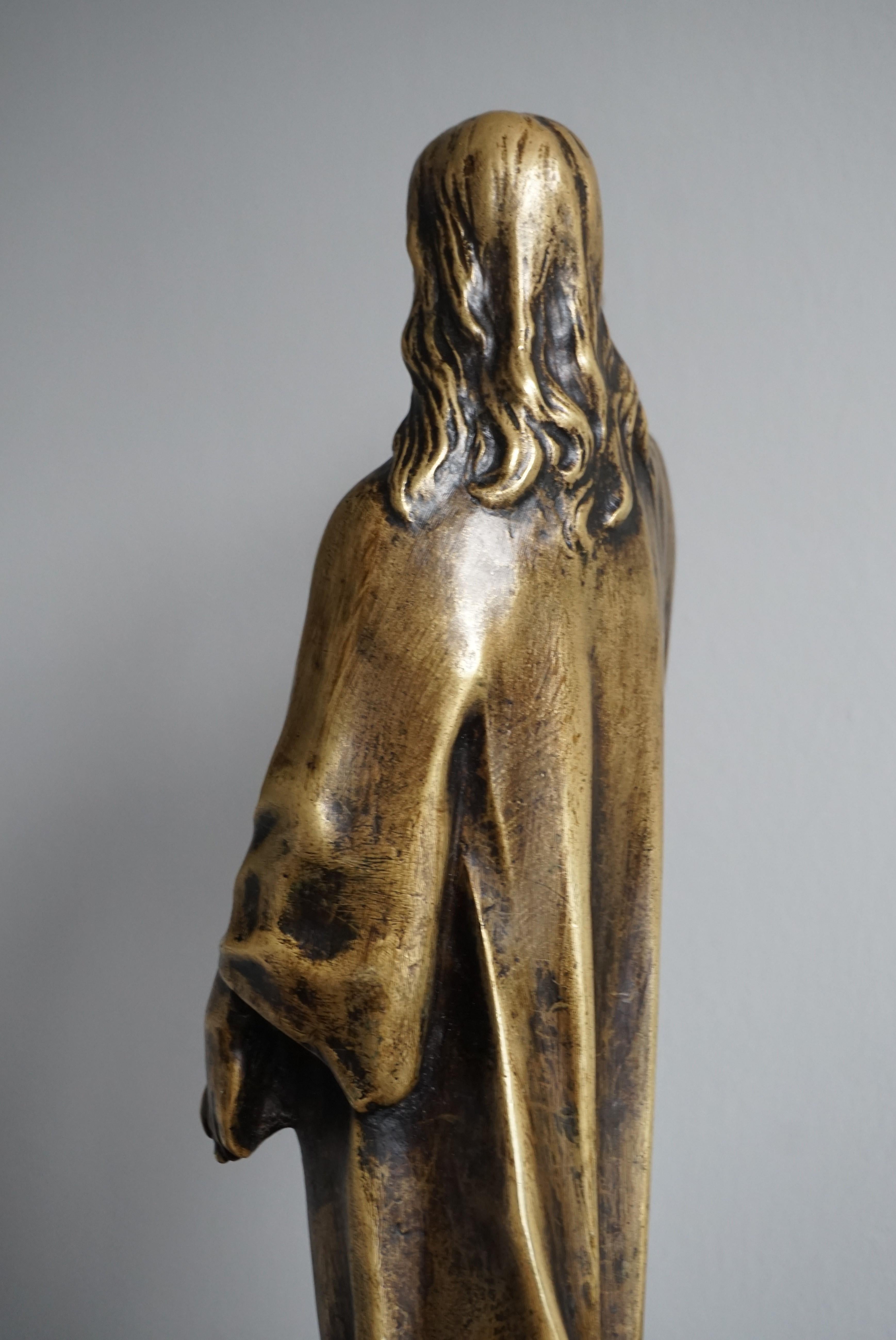 Antike Bronze-Skulptur eines heiligen Herzens aus Bronze / Statuette eines Christus, der einen Zepter hält im Angebot 6