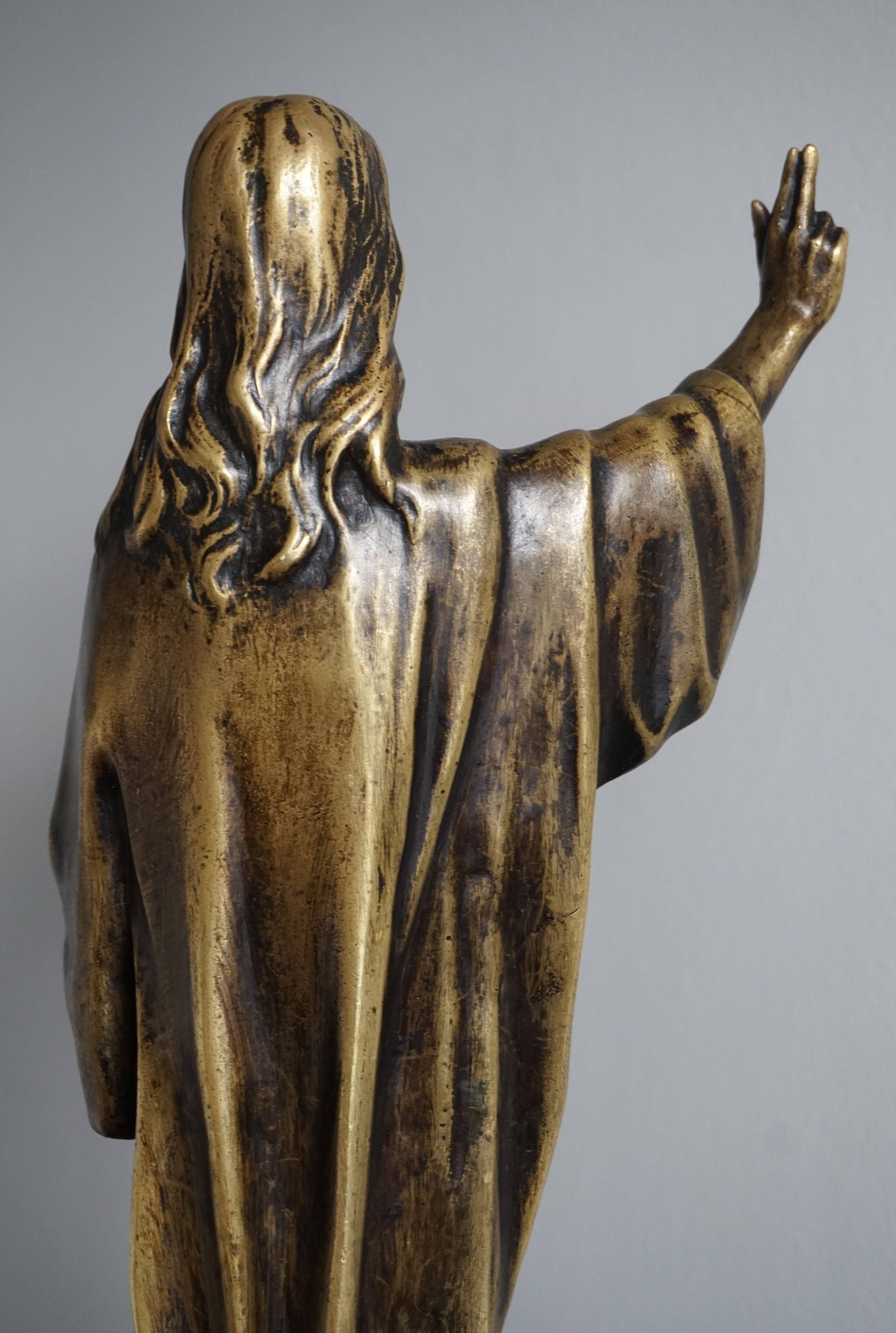 Antike Bronze-Skulptur eines heiligen Herzens aus Bronze / Statuette eines Christus, der einen Zepter hält im Angebot 7