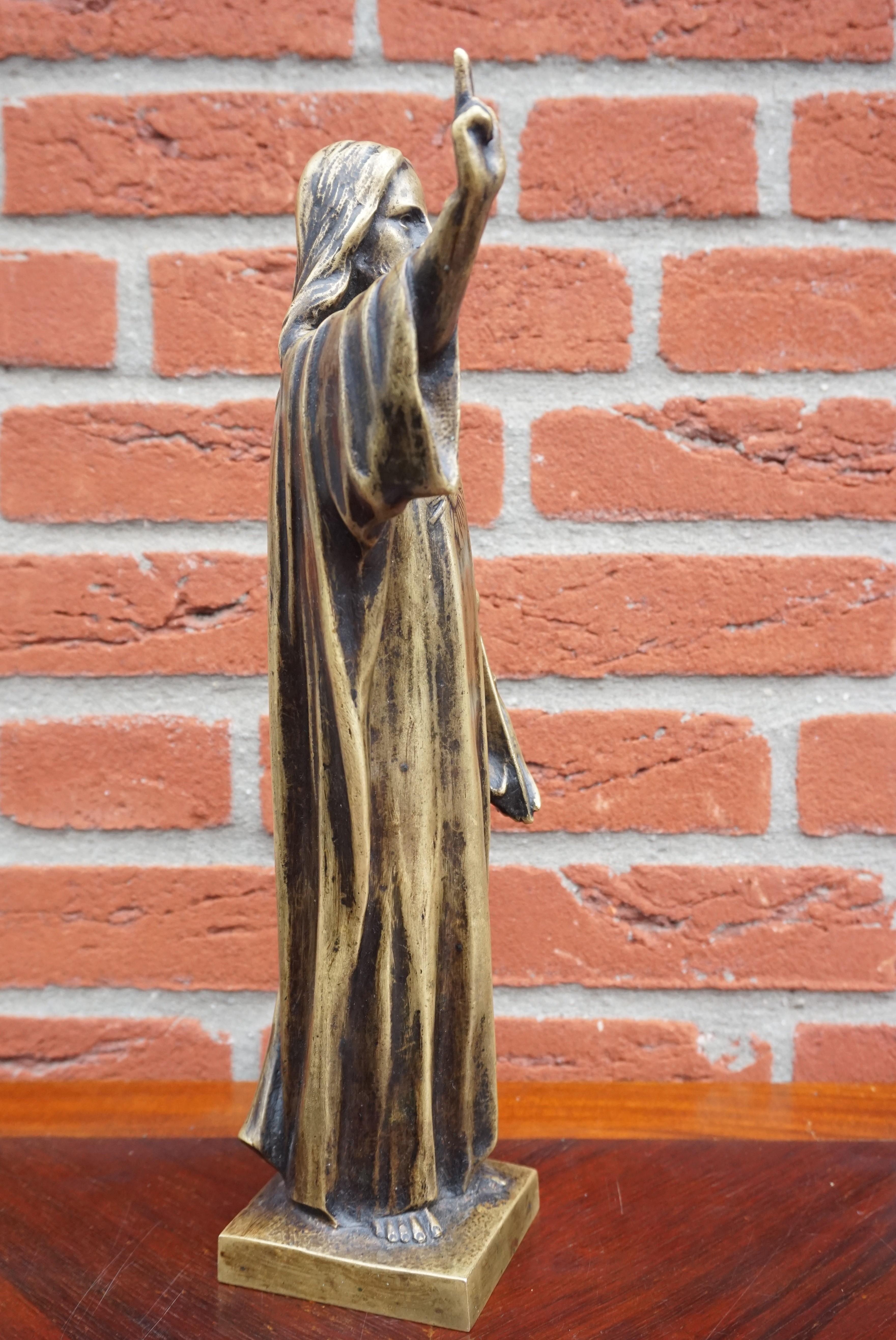 Antike Bronze-Skulptur eines heiligen Herzens aus Bronze / Statuette eines Christus, der einen Zepter hält im Zustand „Hervorragend“ im Angebot in Lisse, NL