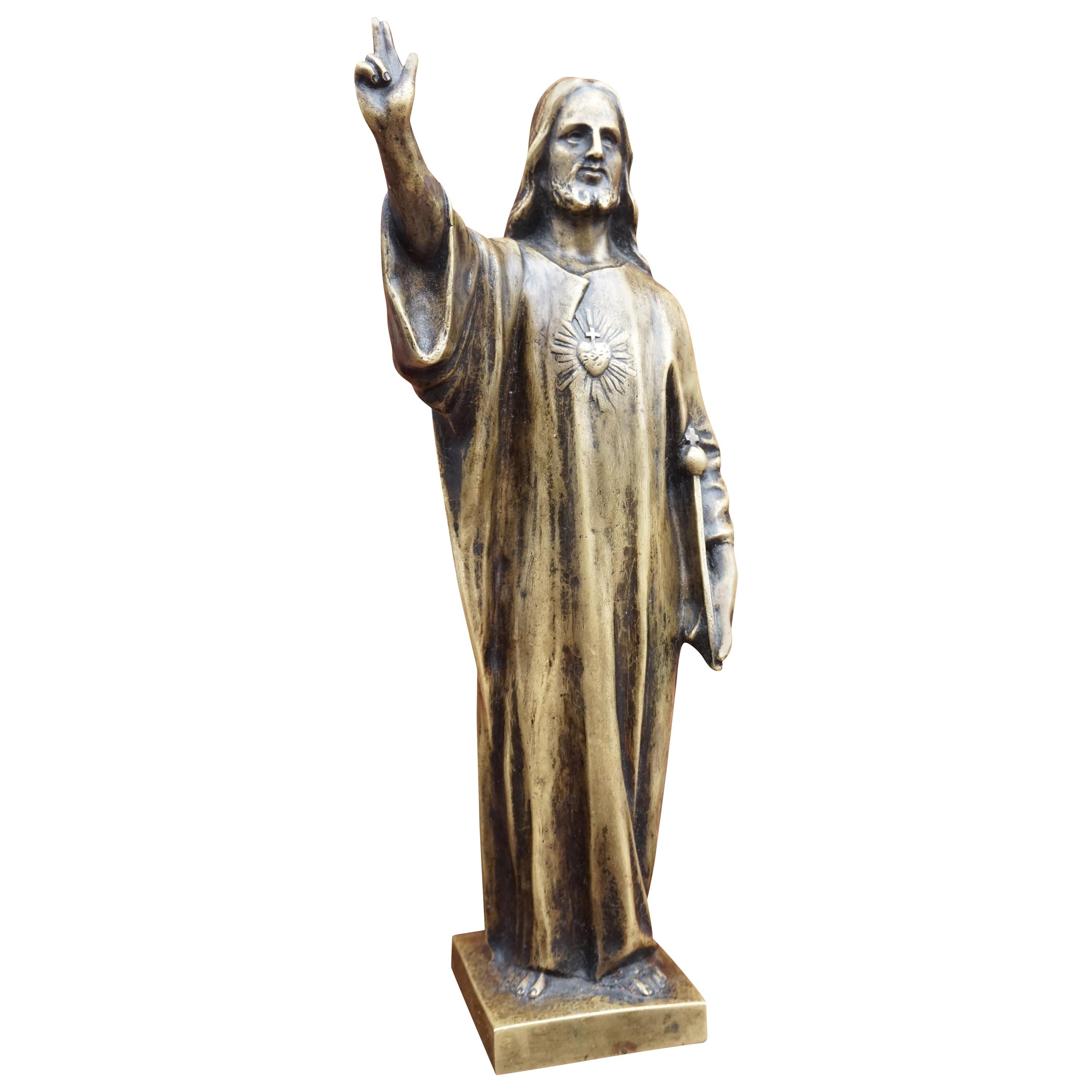 Antike Bronze-Skulptur eines heiligen Herzens aus Bronze / Statuette eines Christus, der einen Zepter hält