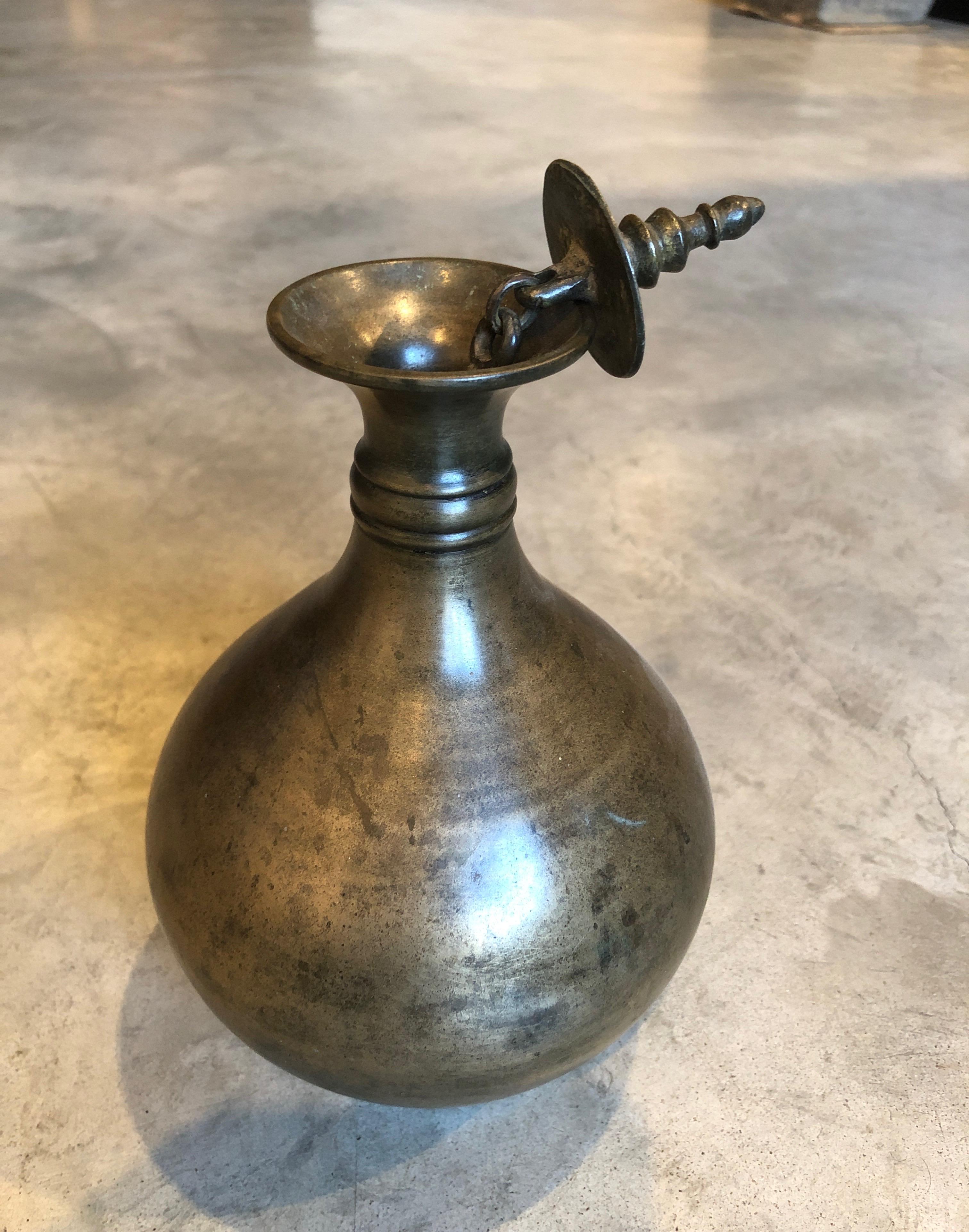 Antiker Holy Water-Behälter aus Bronze im Angebot 5
