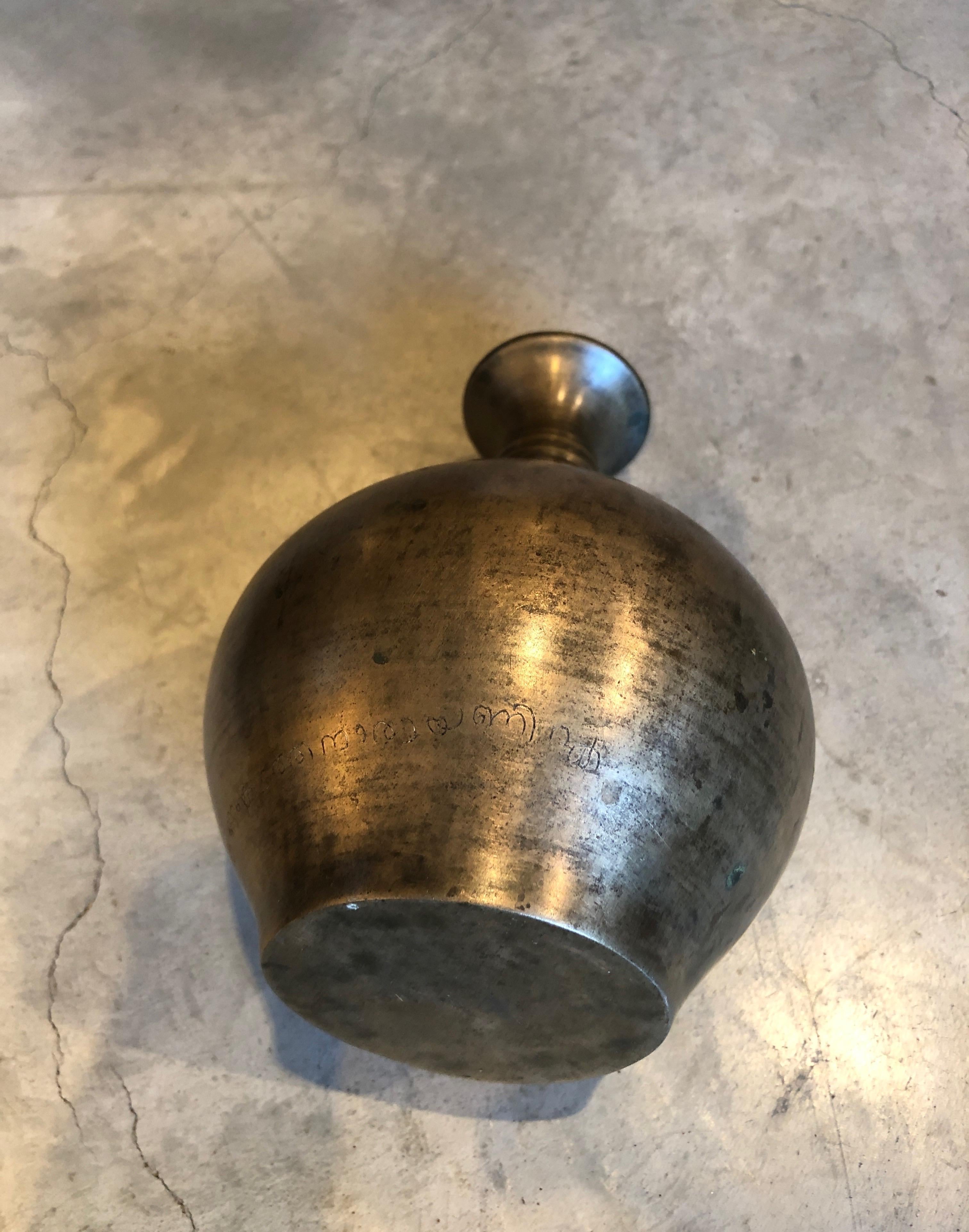 Antiker Holy Water-Behälter aus Bronze im Angebot 9