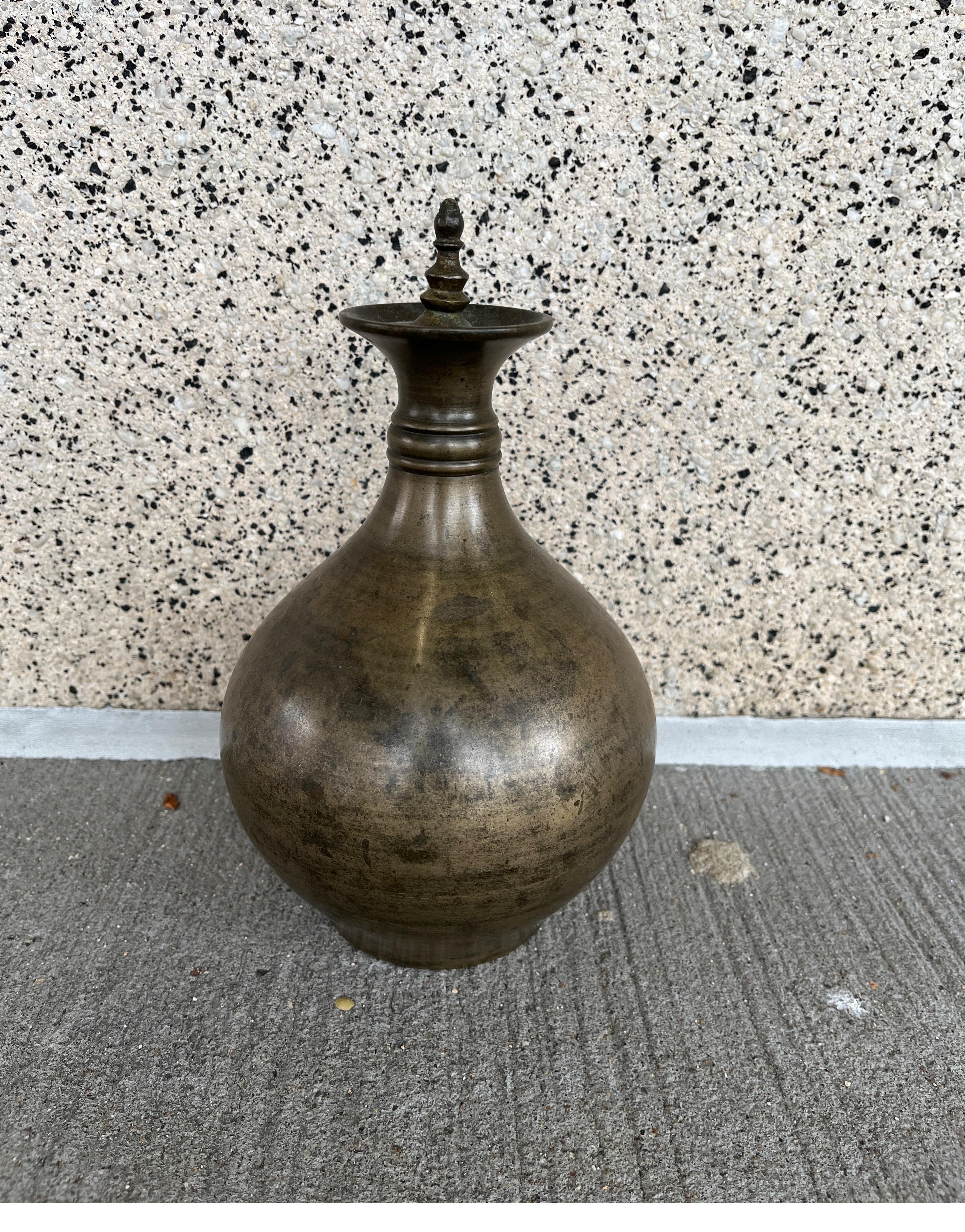 Antiker Holy Water-Behälter aus Bronze im Angebot 11