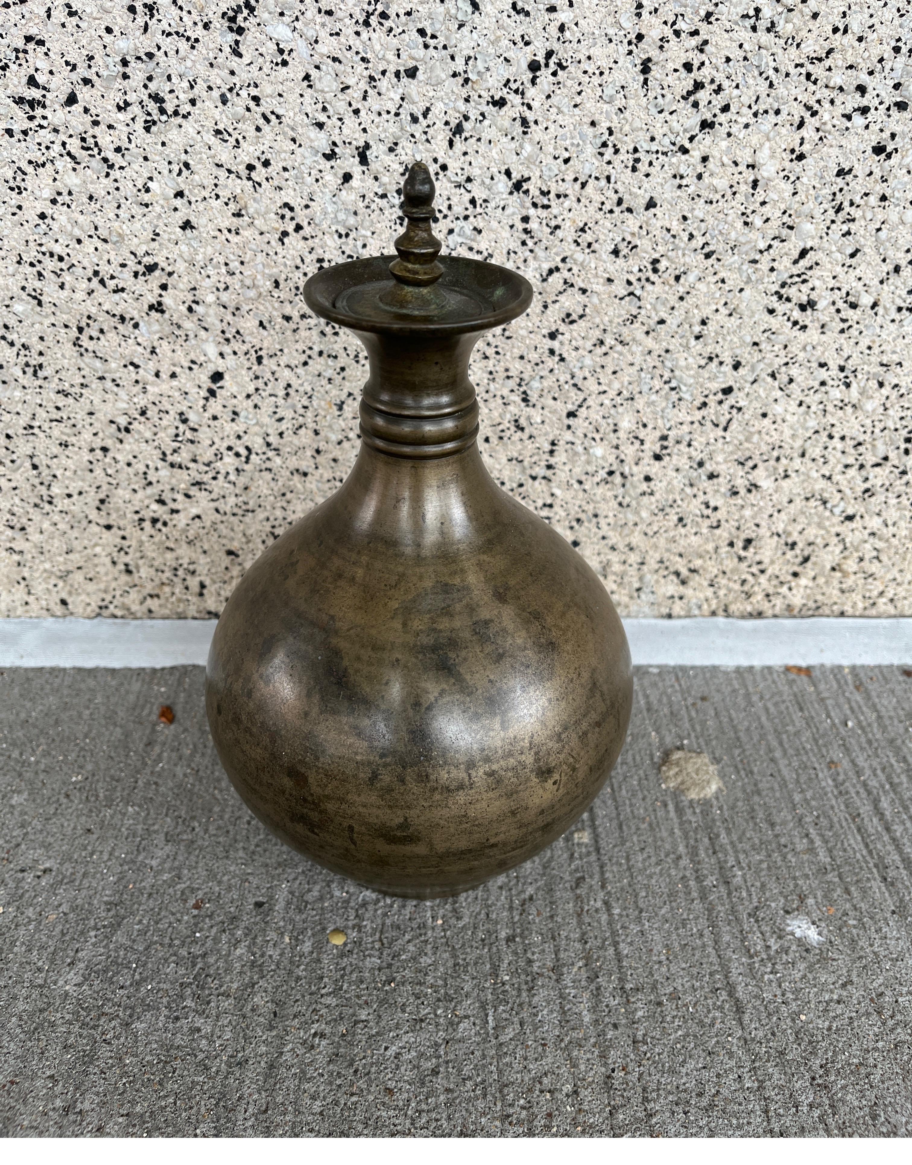 Antiker Holy Water-Behälter aus Bronze im Angebot 12