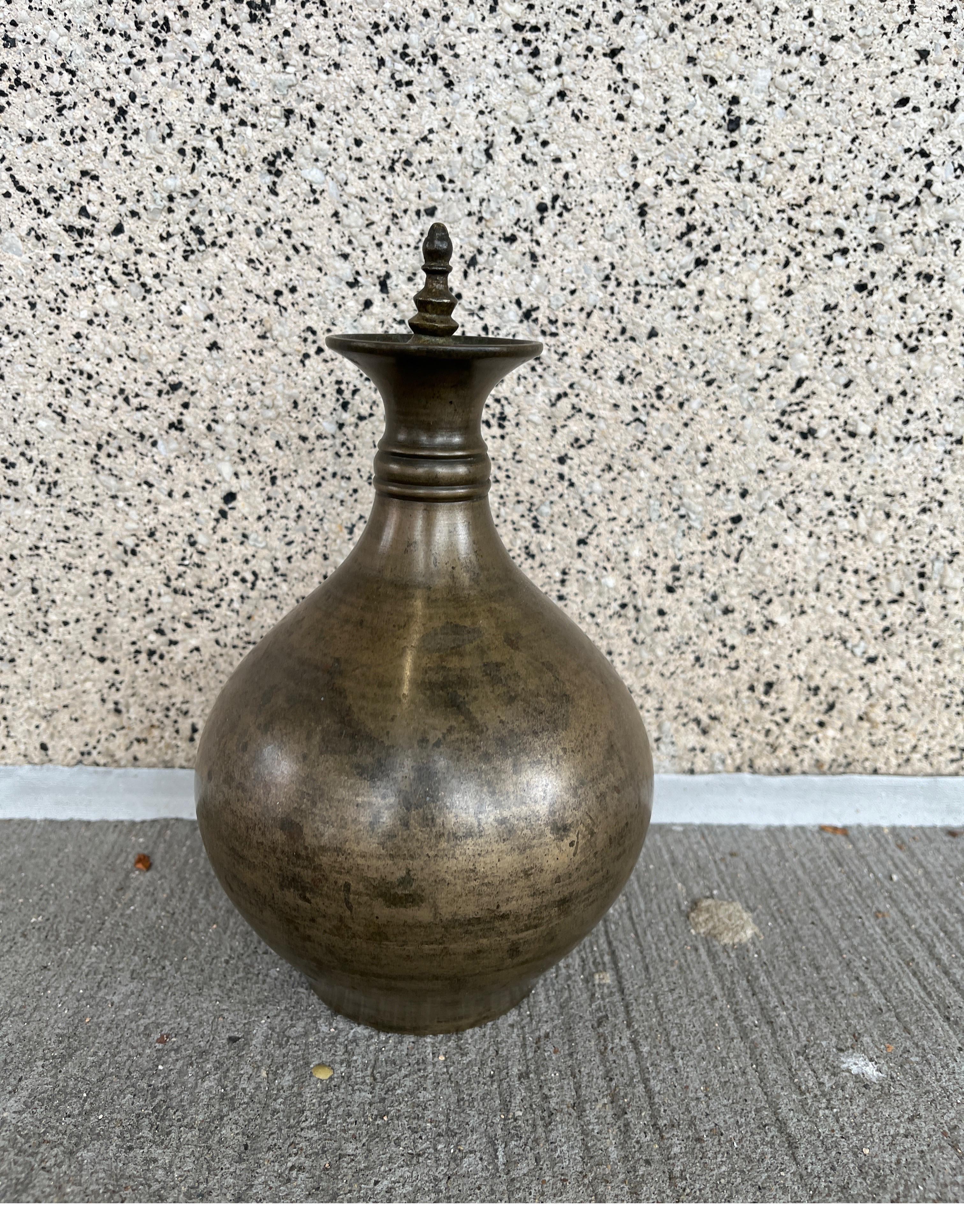 Antiker Holy Water-Behälter aus Bronze im Angebot 13
