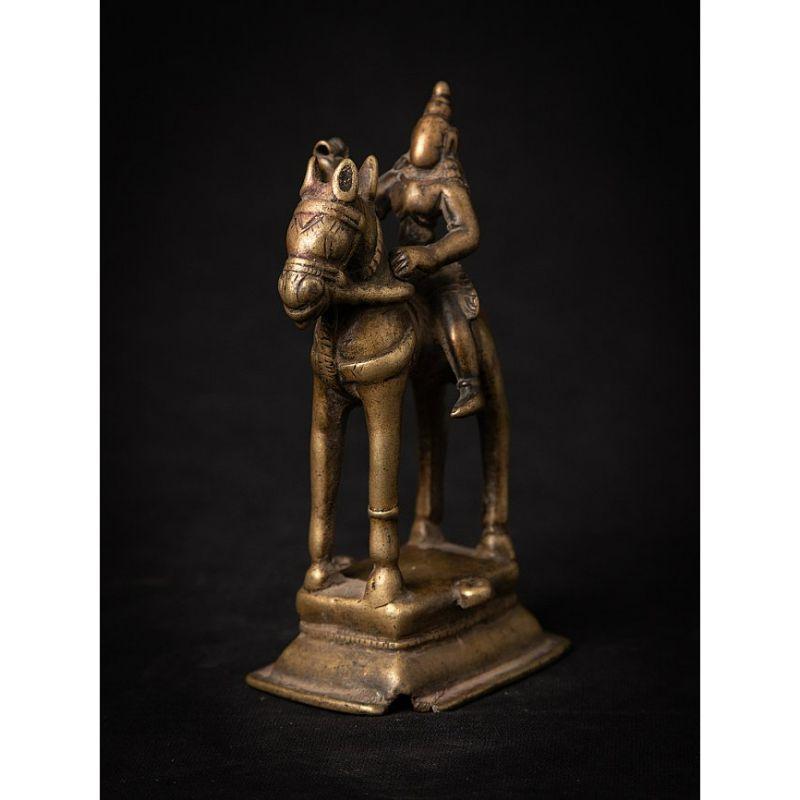 Material: bronze
13,6 cm high 
5,2 cm wide and 8,3 cm deep
Weight: 0.337 kgs
Originating from India
18th Century.

