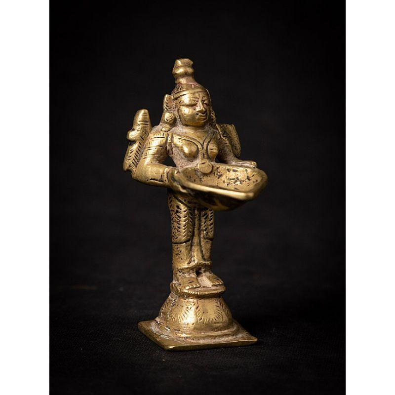 Antique Bronze Indian Lady Holding Oil Lamp from India In Good Condition In DEVENTER, NL