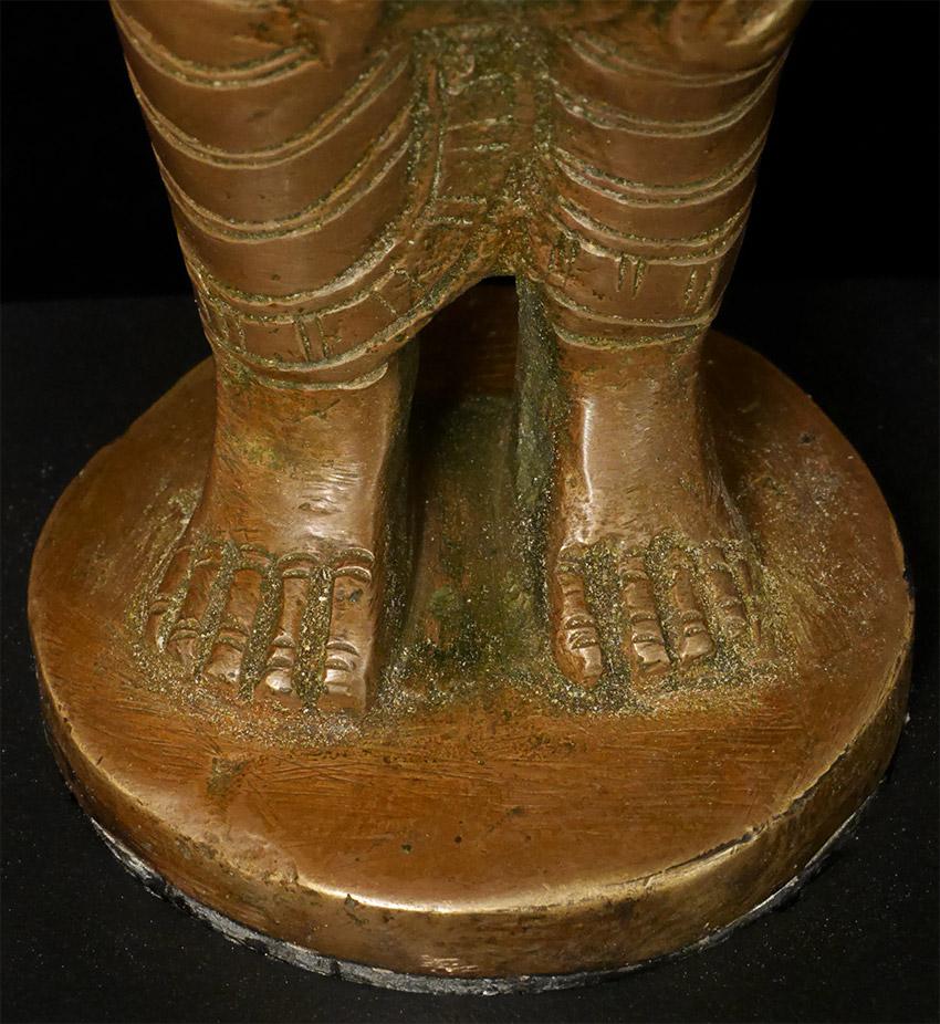 Antique Bronze Indian Yogi, Unique Solid-Cast Hindu Sculpture - 7816 For Sale 3
