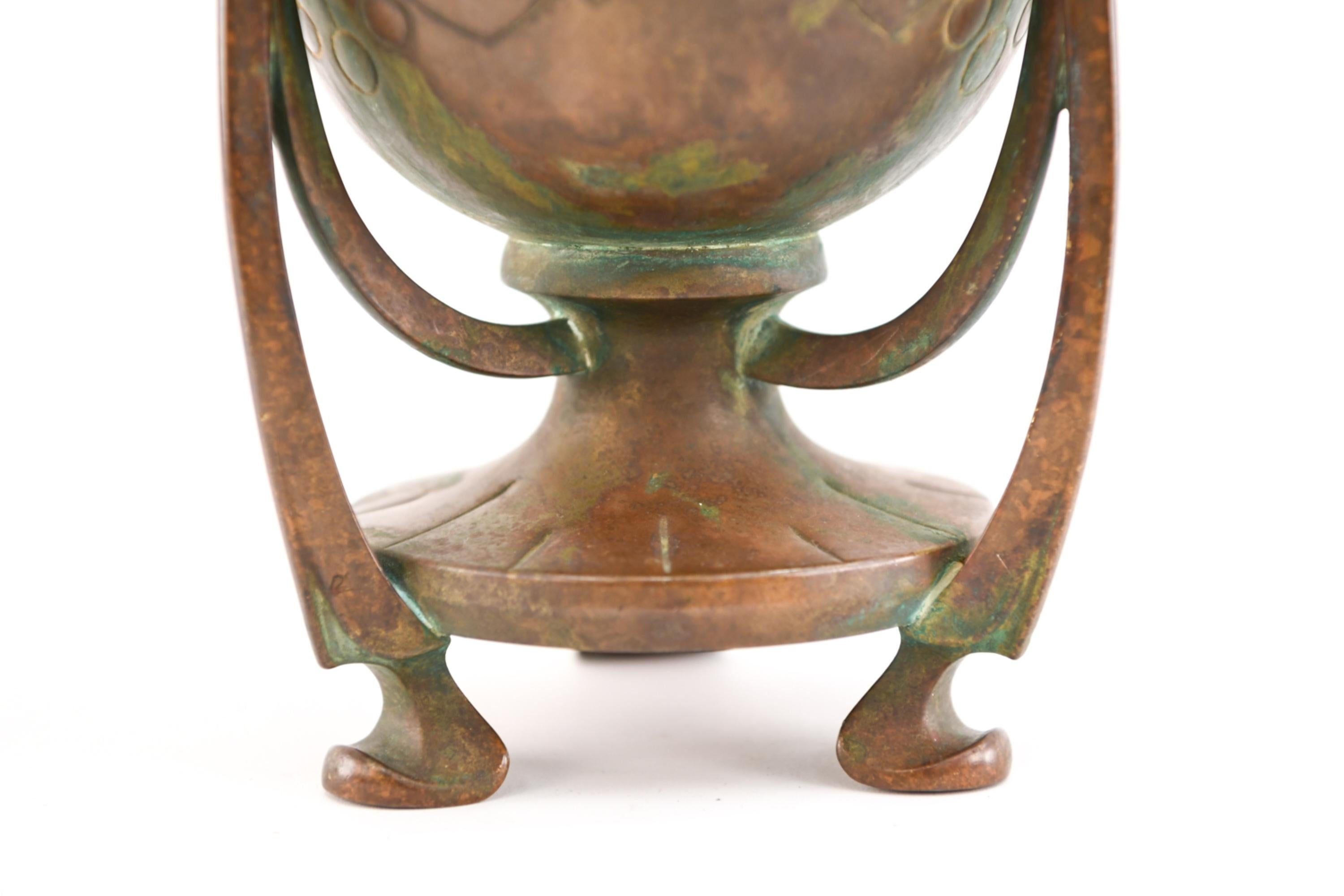 Antike Bronze Jugendstil Vase Jugendstil im Zustand „Gut“ in Norwalk, CT