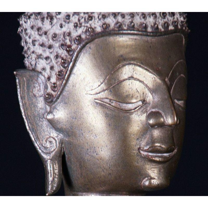 Antike Bronzestatue eines Laos Buddha aus Laos aus Laos im Angebot 7