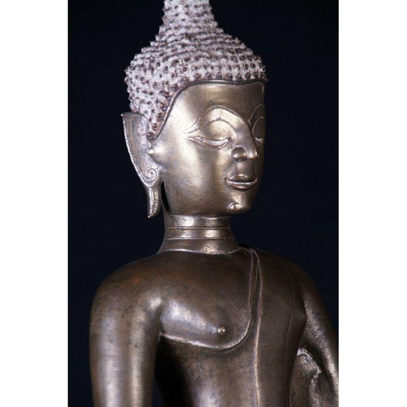 Antike Bronzestatue eines Laos Buddha aus Laos aus Laos im Angebot 11
