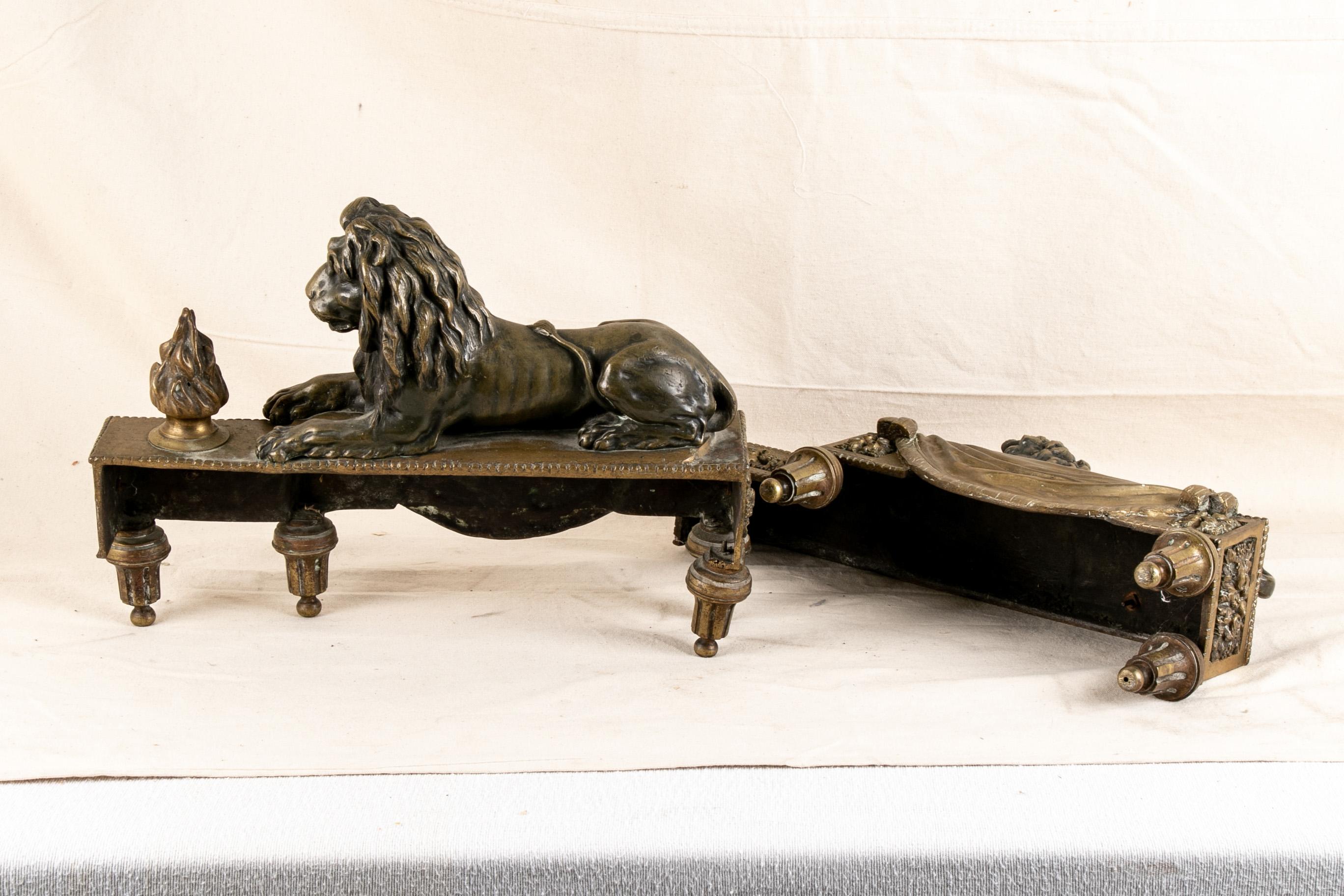 Antique Bronze Lion Form Chenets In Good Condition For Sale In Bridgeport, CT