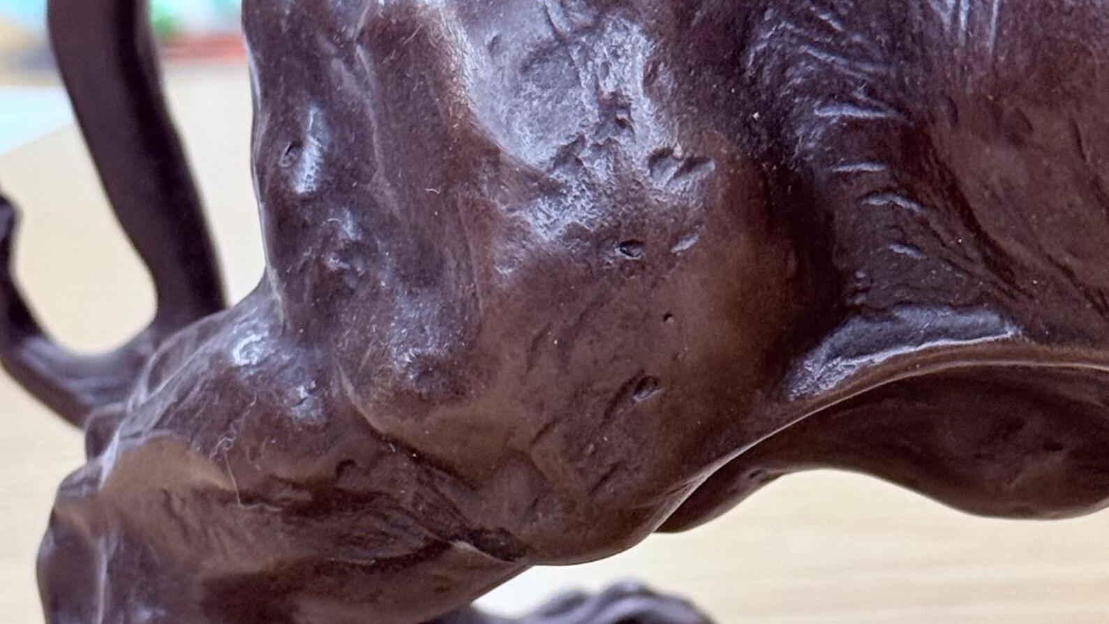 Fin du XIXe siècle Sculpture de Lion en Bronze Antique 19ème siècle Statue de Lion rugissant patinée marron en vente