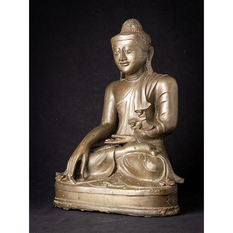 Antique Bronze Mandalay Buddha from Burma In Good Condition In DEVENTER, NL