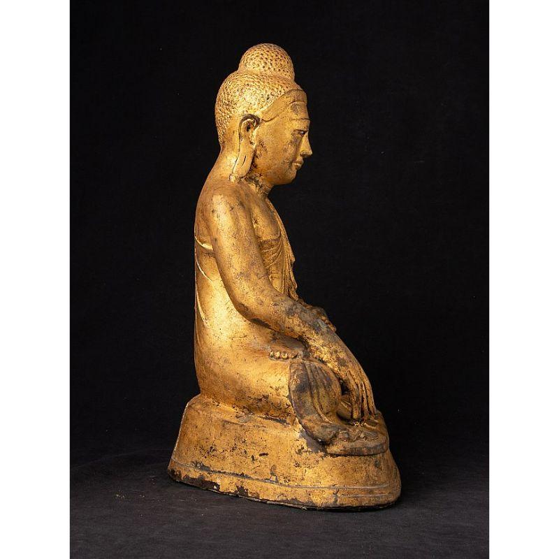 Antique Bronze Mandalay Buddha from Burma In Good Condition For Sale In DEVENTER, NL