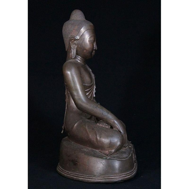 Antiker Mandalay-Buddha aus Bronze aus Burma (19. Jahrhundert) im Angebot