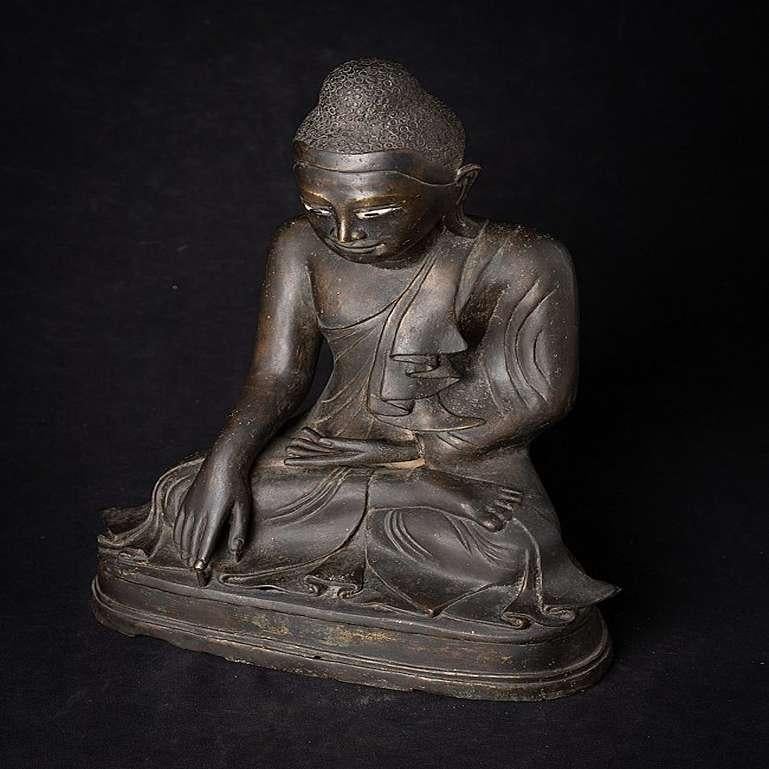 Antike Mandalay-Buddha-Statue aus Bronze aus Birma im Angebot 8