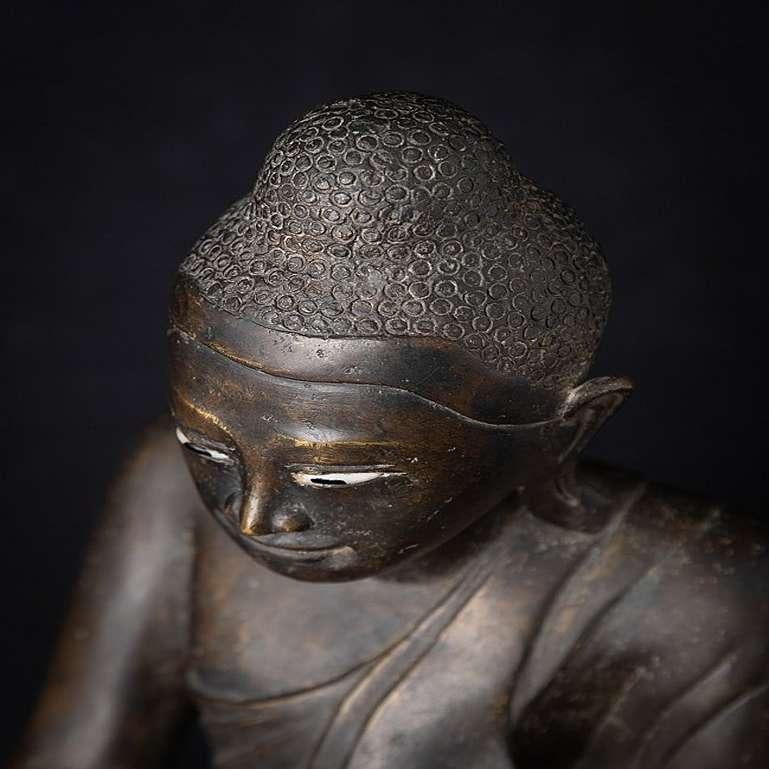 Antike Mandalay-Buddha-Statue aus Bronze aus Birma im Angebot 9