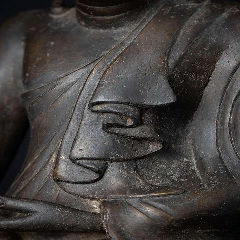 Antike Mandalay-Buddha-Statue aus Bronze aus Birma im Angebot 11