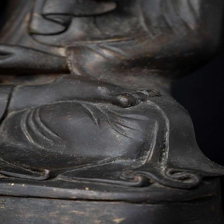 Antike Mandalay-Buddha-Statue aus Bronze aus Birma im Angebot 13