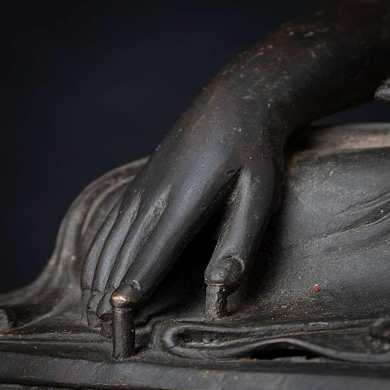 Antike Mandalay-Buddha-Statue aus Bronze aus Birma im Angebot 14
