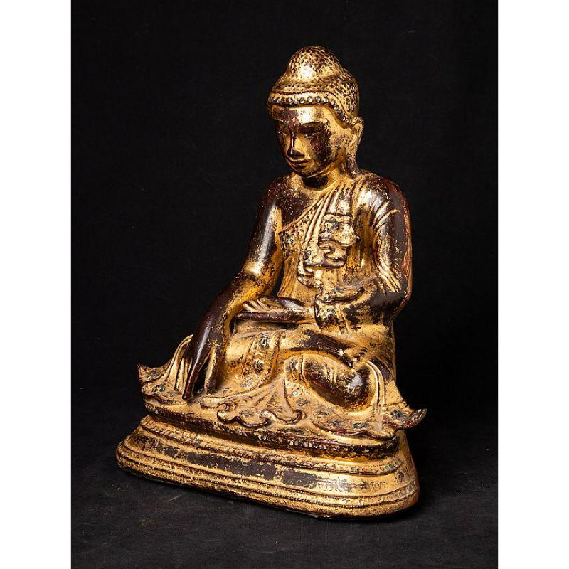 Antique Bronze Mandalay Buddha Statue from Burma In Good Condition For Sale In DEVENTER, NL