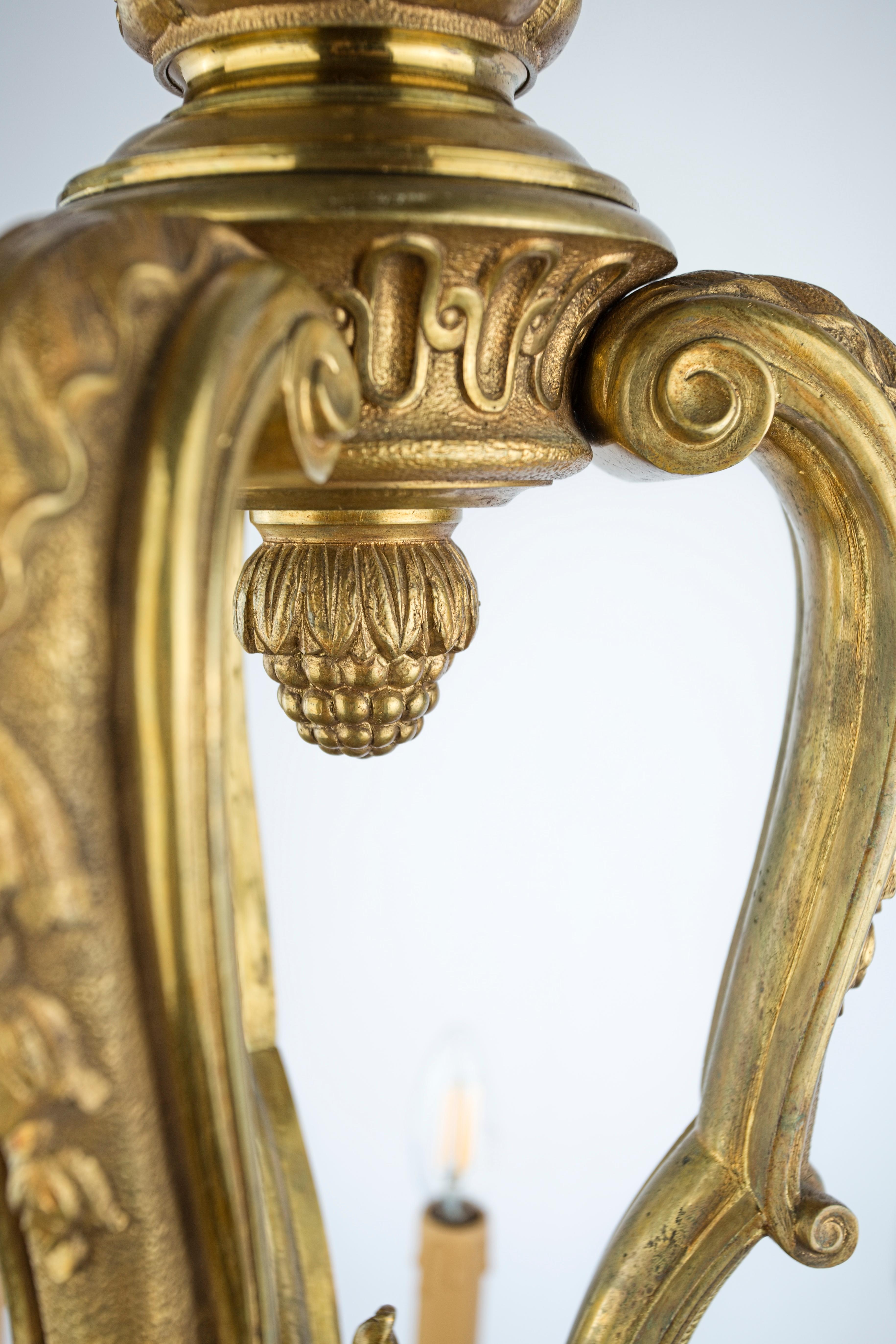 Antique bronze Mazarin chandelier. Gilt

Nine-arm Mazarin chandelier in gilded bronze. Top quality that was produced for luxury mansions and residences. Detailed processing in the style of Louis XIV. Condition: restored - completely new wiring in