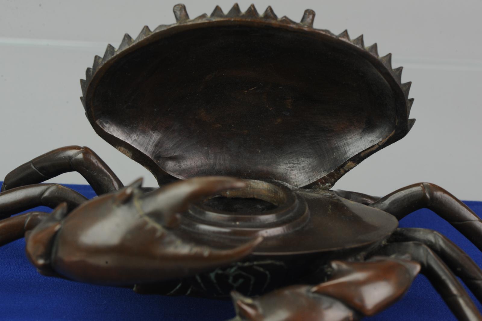 Antique Bronze Meiji Okimono Inkpot of a Crab, 19th Century, Japan, Japanese In Good Condition For Sale In Amsterdam, Noord Holland