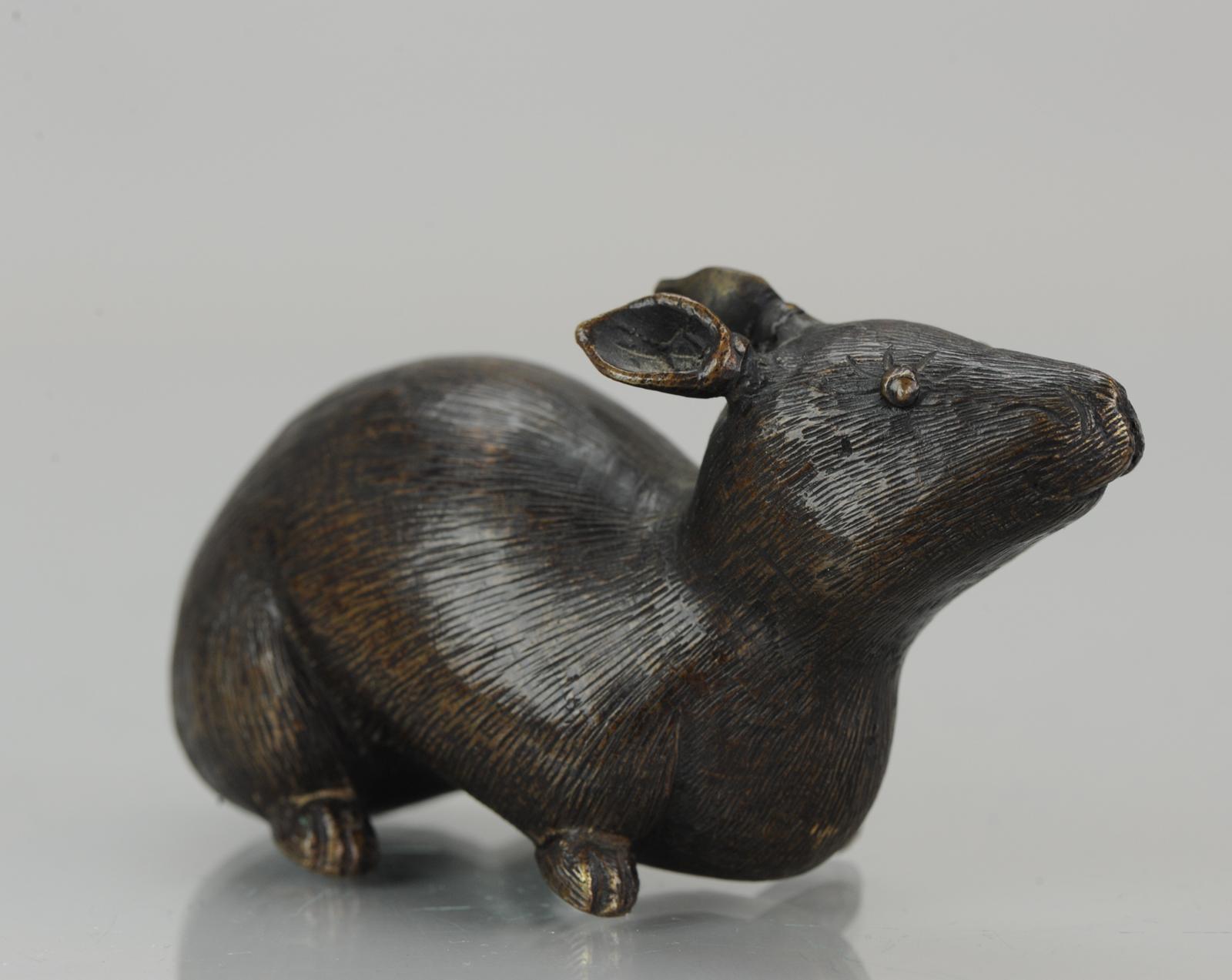 Nicely made artifact/Okimono of a Rat. In bronze with brown patina, representing a rat.

Okimono (置物, oki-mono) is a Japanese term meaning 