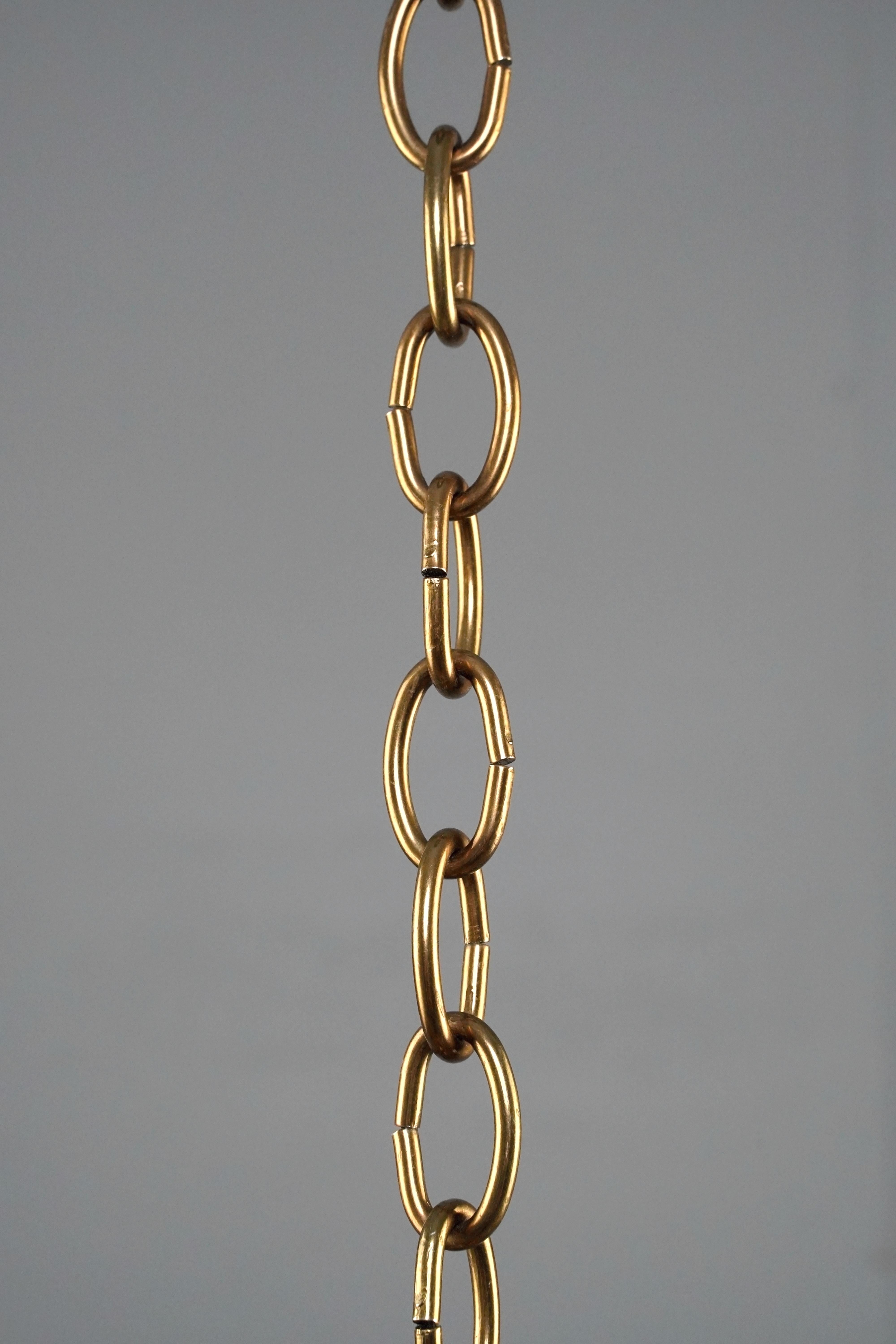 Suspension en bronze antique et verre au lait en vente 3