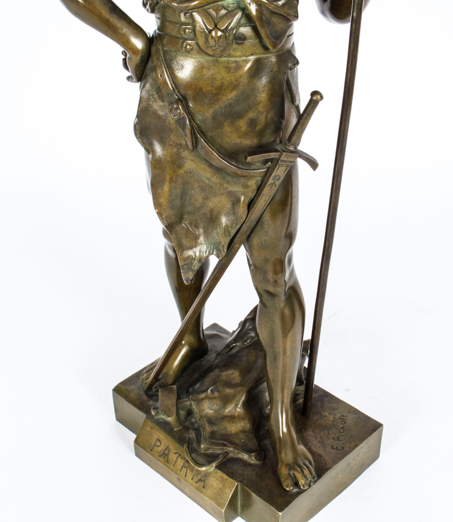 ancien guerrier mythologique en bronze « Honor Patria » d'Émile Picault, 19e siècle 6
