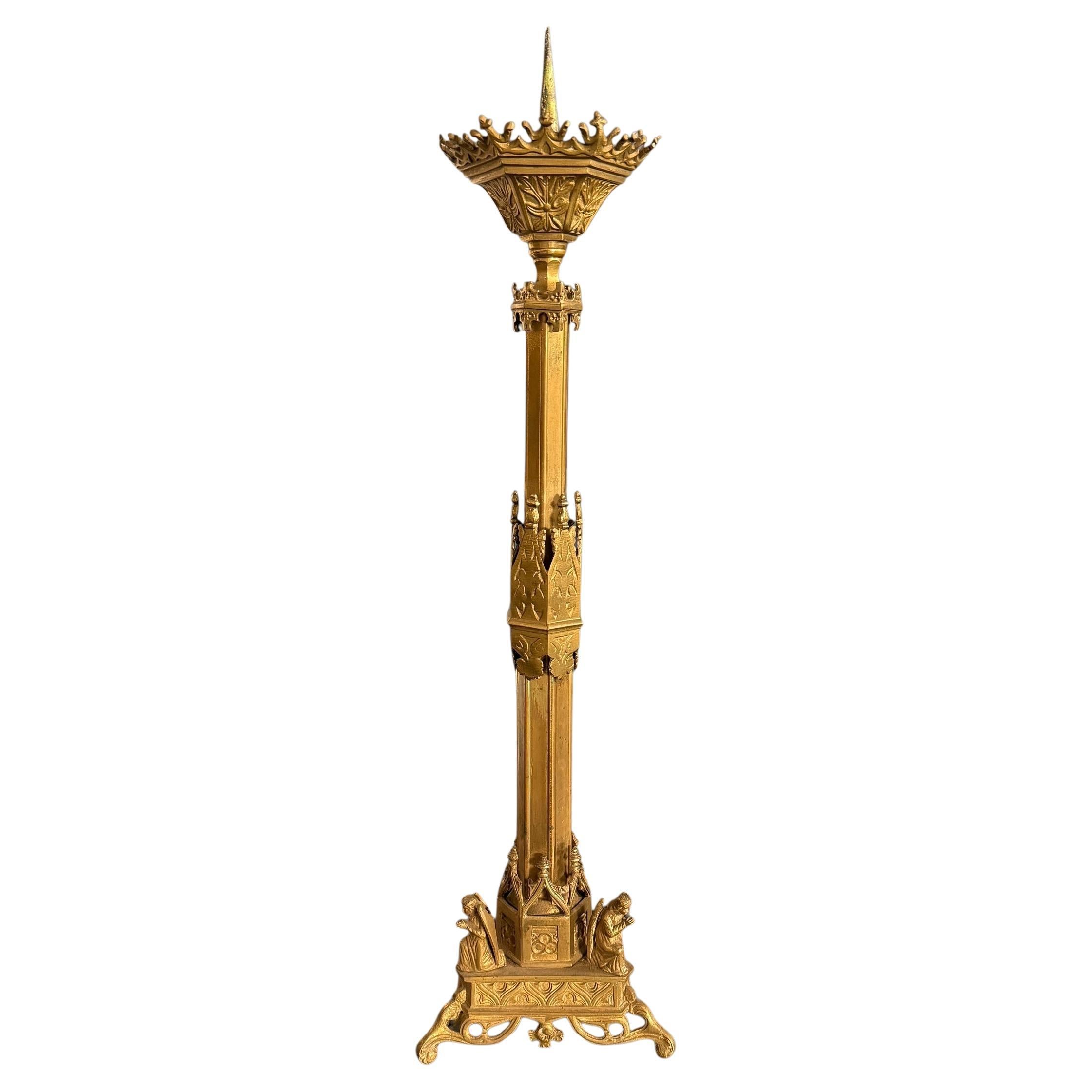 Candelero neogótico de bronce antiguo