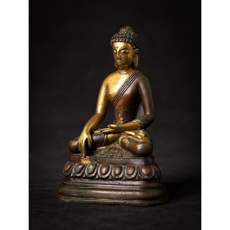 Material: bronze
12,5 cm high 
8,6 cm wide and 6,2 cm deep
Weight: 0.540 kgs
Fire gilded with 24 krt. gold
Bhumisparsha mudra
Originating from Nepal
Late 19th century
Provenance : formerly the property of a Dutch private collector and bought