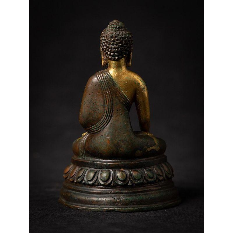 Antique Bronze Nepali Buddha Statue from Nepal In Good Condition For Sale In DEVENTER, NL