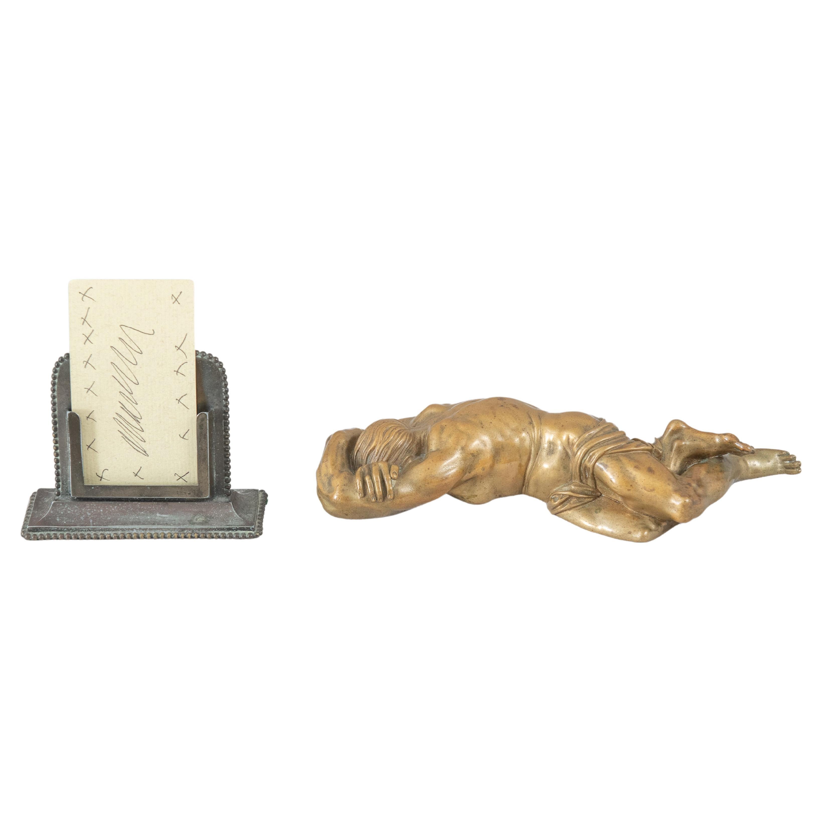 Bronce antiguo de un hombre tumbado boca abajo, Karoly Herpka, húngaro (1861-1938)