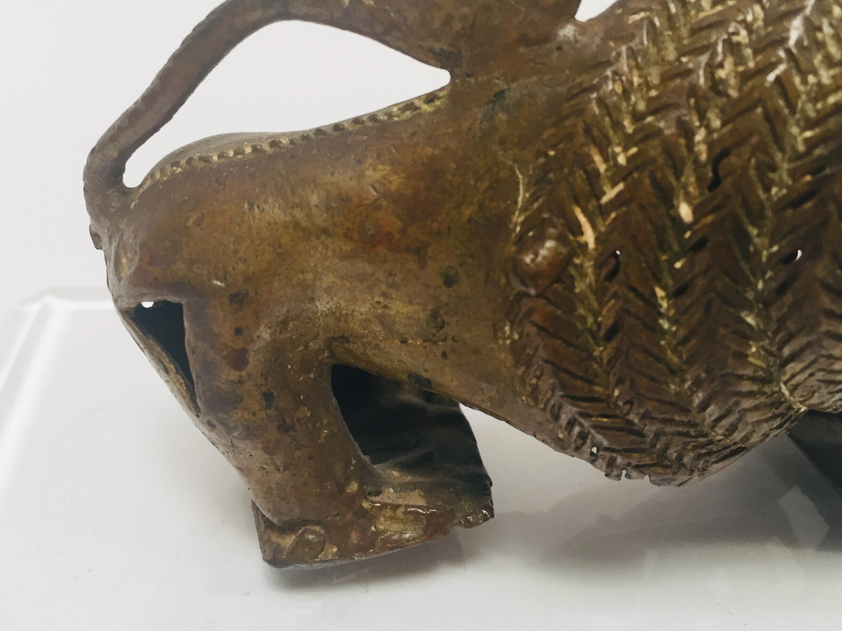 Antike Bronze eines mythischen Löwen-Tieres im Angebot 3