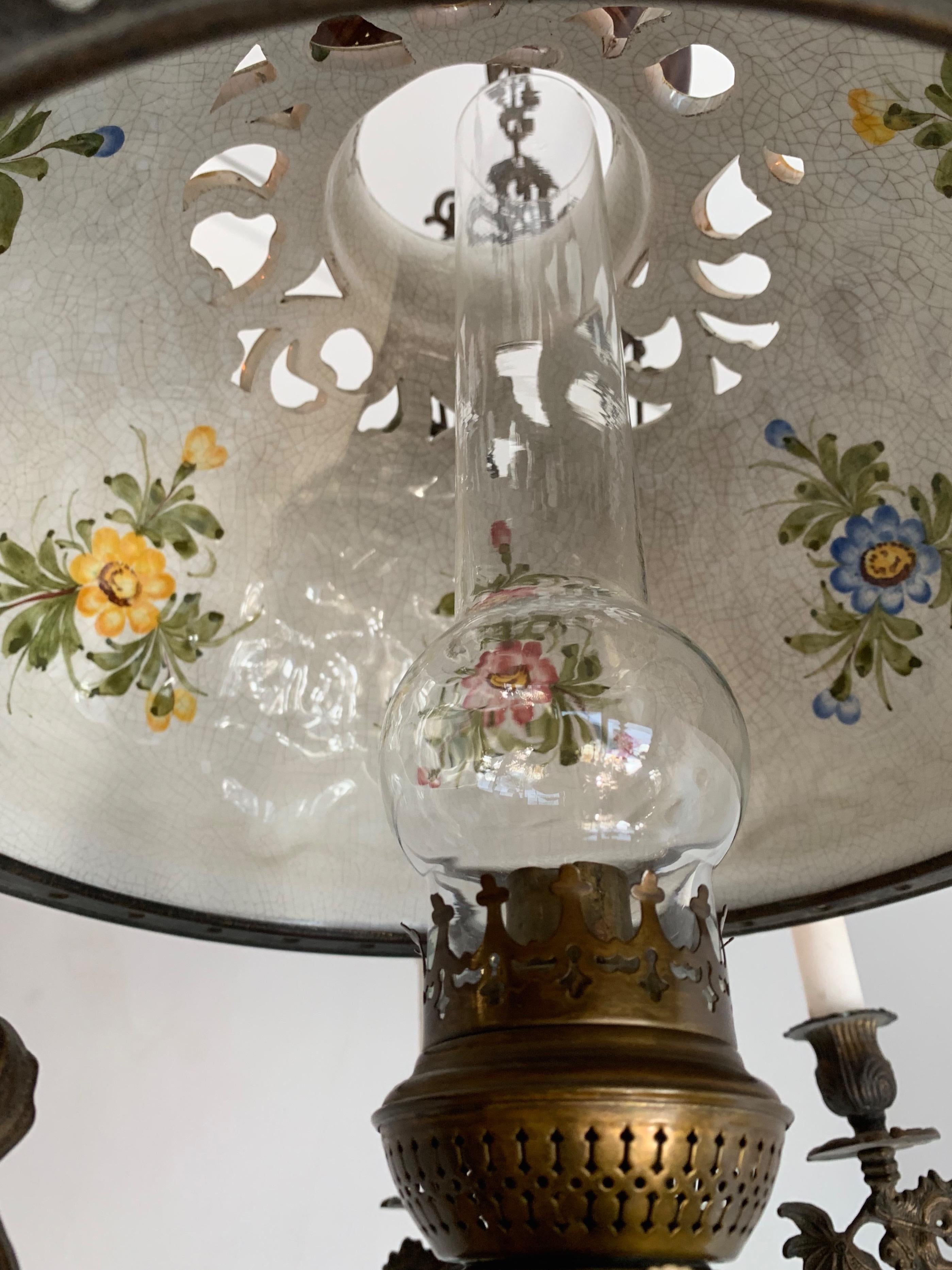 Antique Bronze Oil Lamp with Six-Light Candle Chandelier & Rare Majolica Shade In Good Condition In Lisse, NL