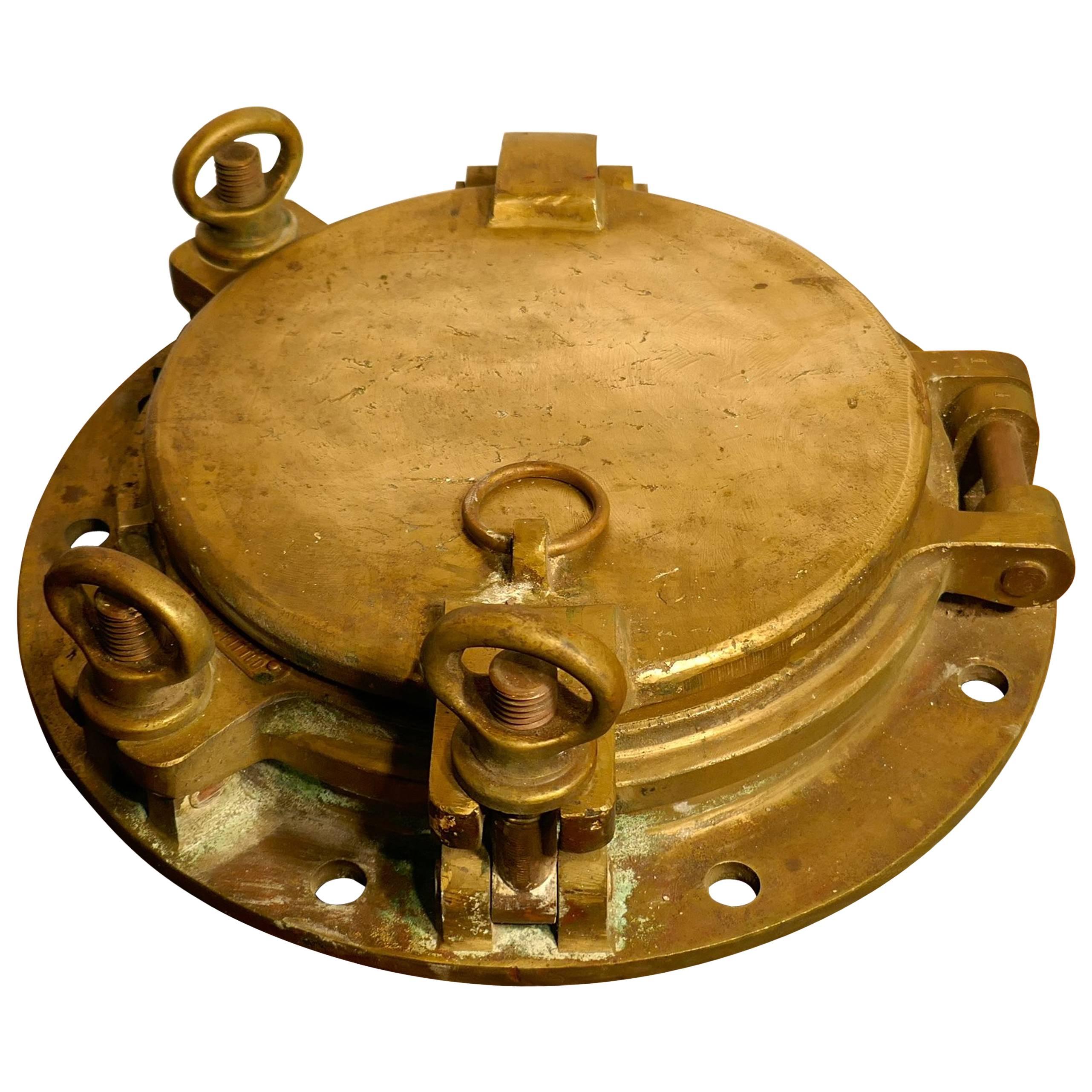 Hublot d'amirauté ouvrant en bronze antique avec couvercle de veilleuse par Roby & Utley