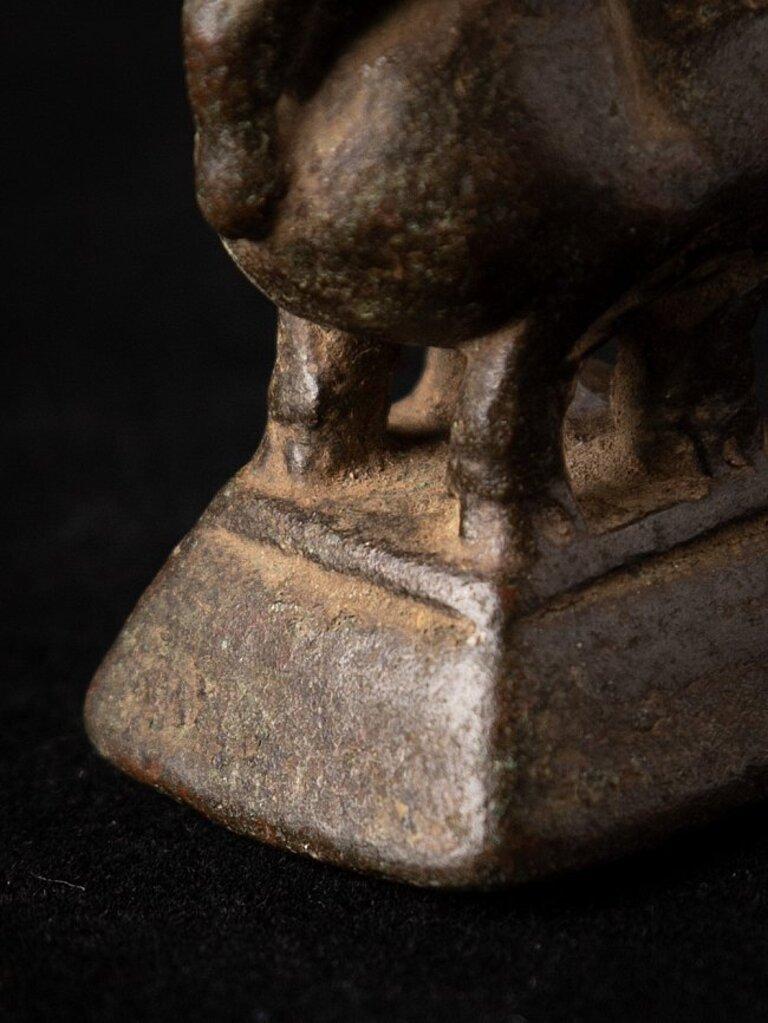 Poids en bronze ancien d'opium de Birmanie en vente 7