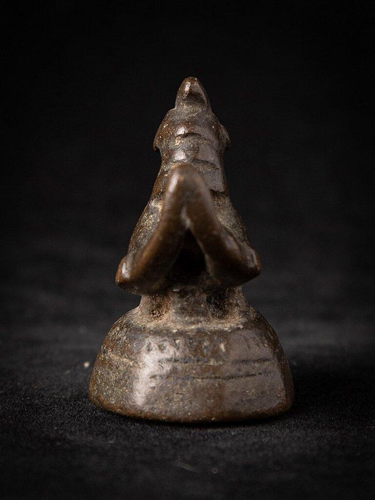 Material: bronze
4,1 cm high 
2,7 cm wide and 3,3 cm deep
Weight: 0.076 kgs
Originating from Burma
19th Century.
 