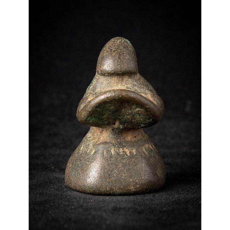 Material: bronze
3 cm high 
2,4 cm wide and 2,9 cm deep
Weight: 0.068 kgs
Originating from Burma
19th Century.

